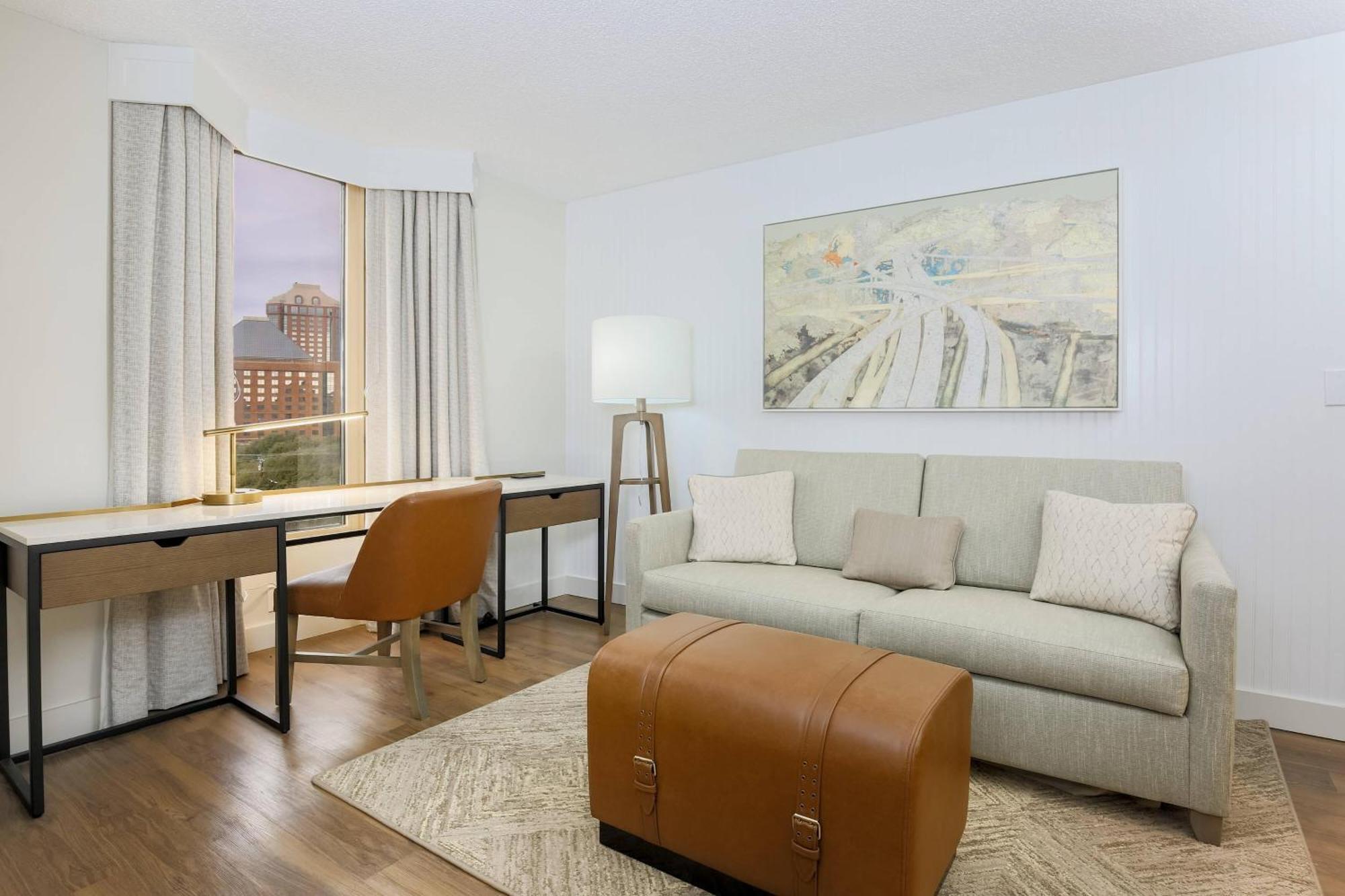 Sheraton Market Center 4*