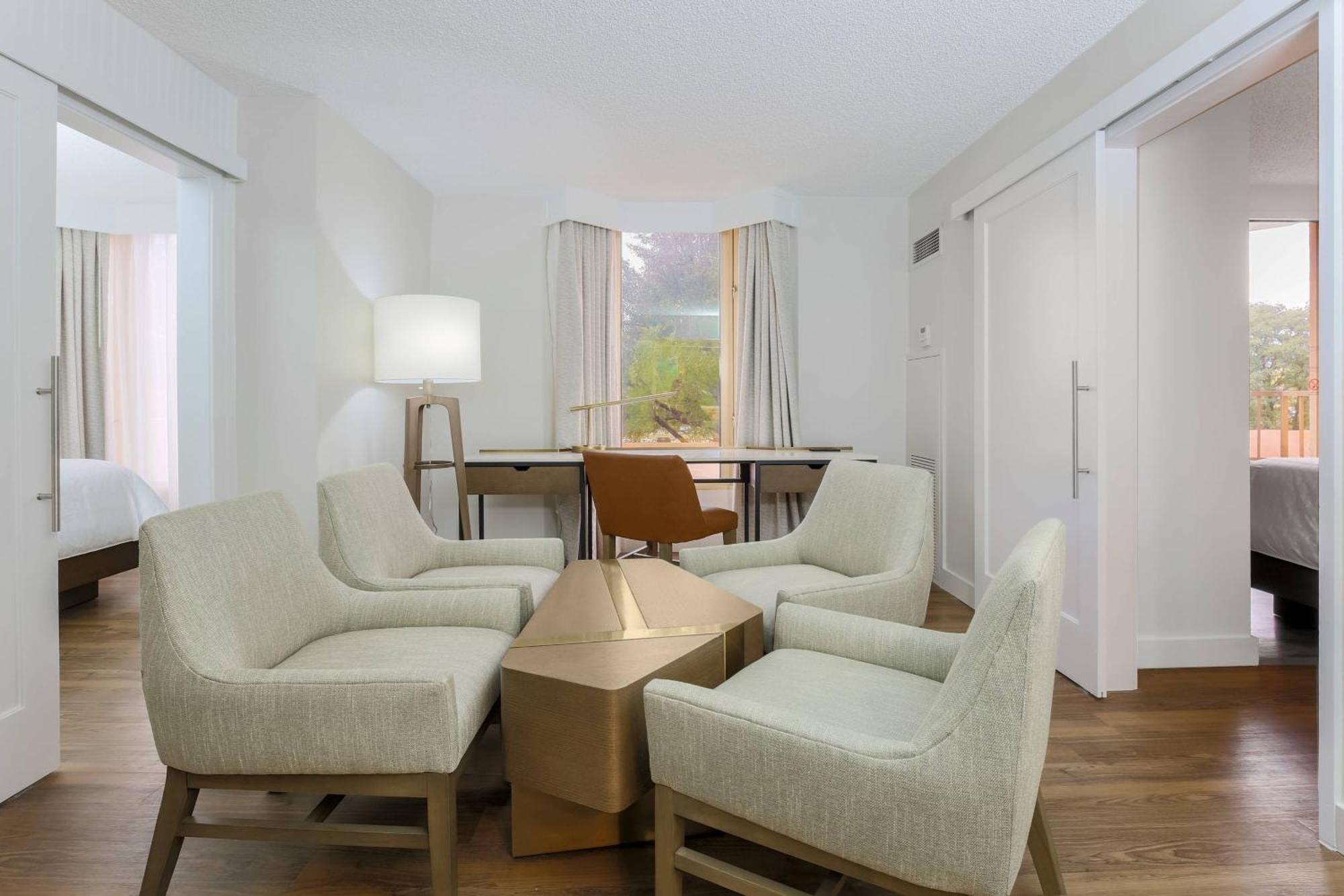 Sheraton Market Center 4*