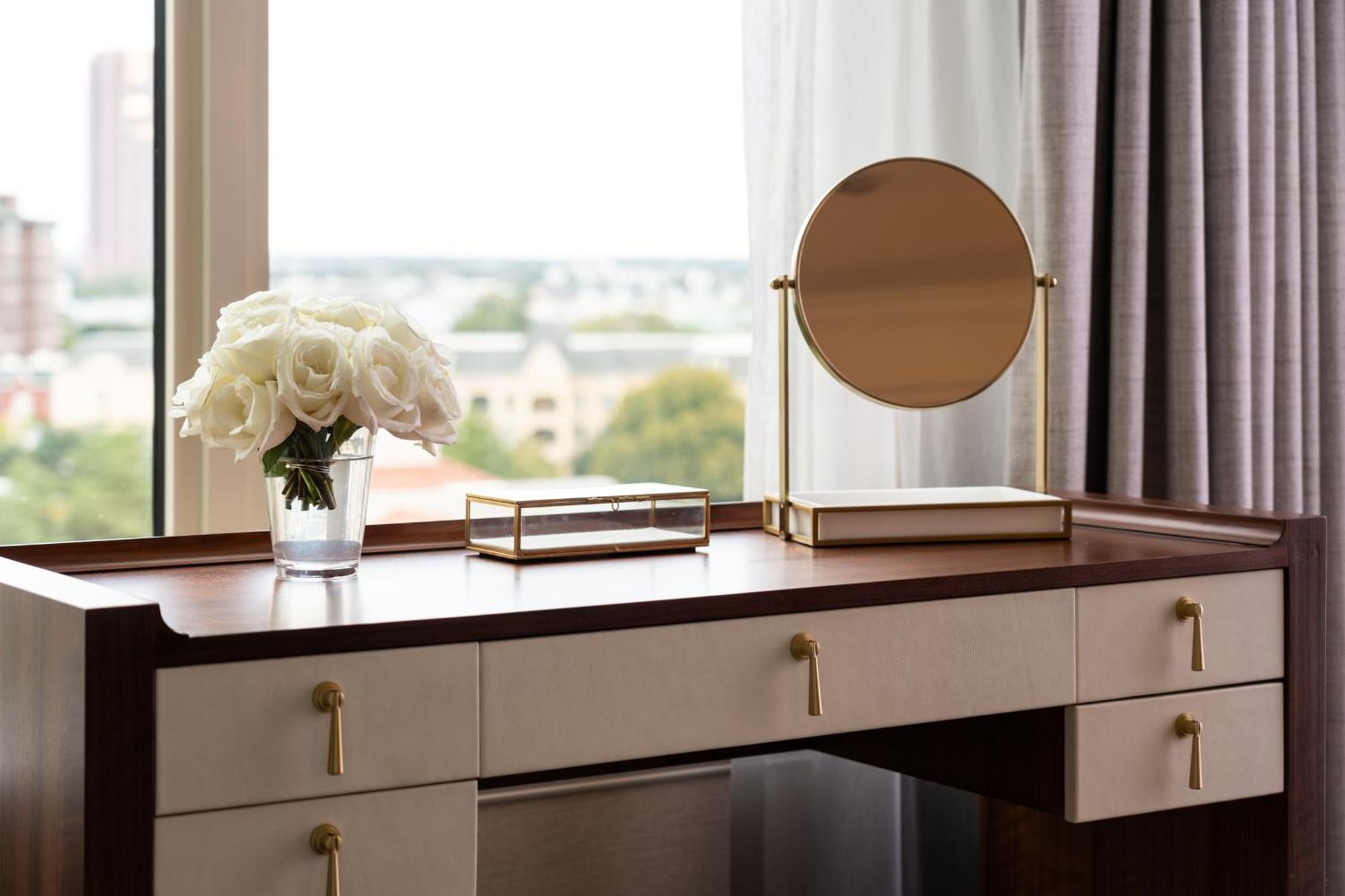 The Ritz-carlton, Hotel 4*