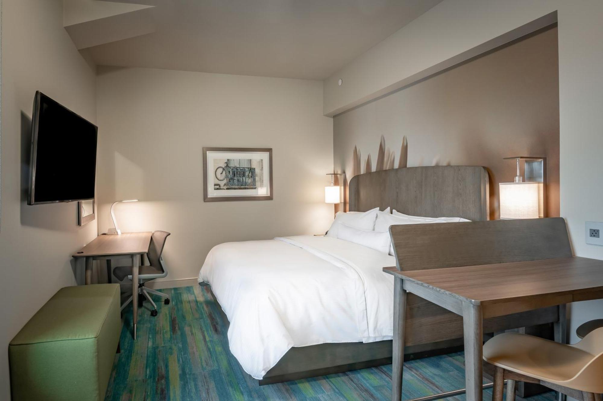 Hotel Element Downtown East Dallas