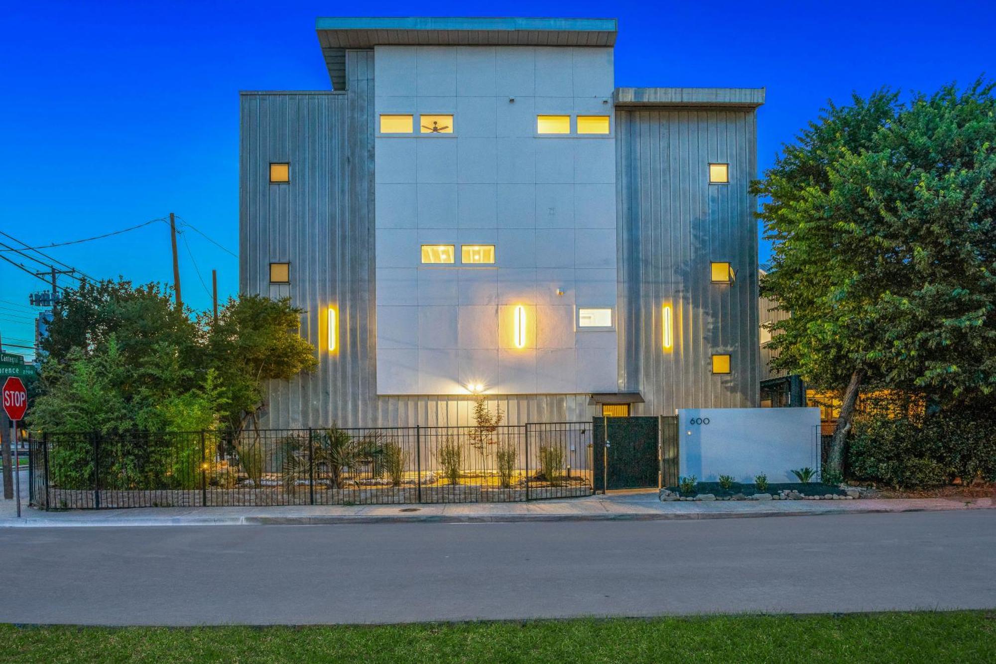 Ellum House *