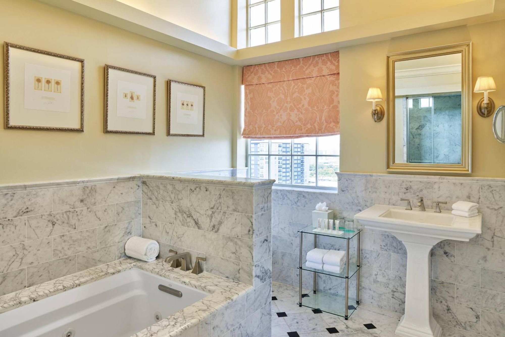 Le Meridien Dallas, The Stoneleigh Hotel