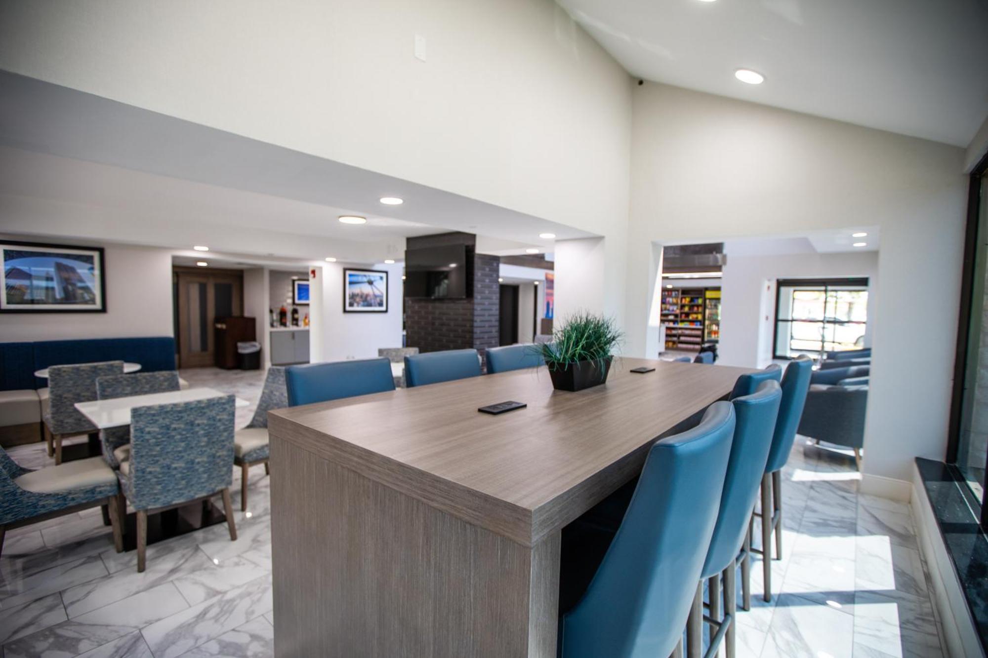Hotel La Quinta By Wyndham I-35 Walnut Hill Ln 3*
