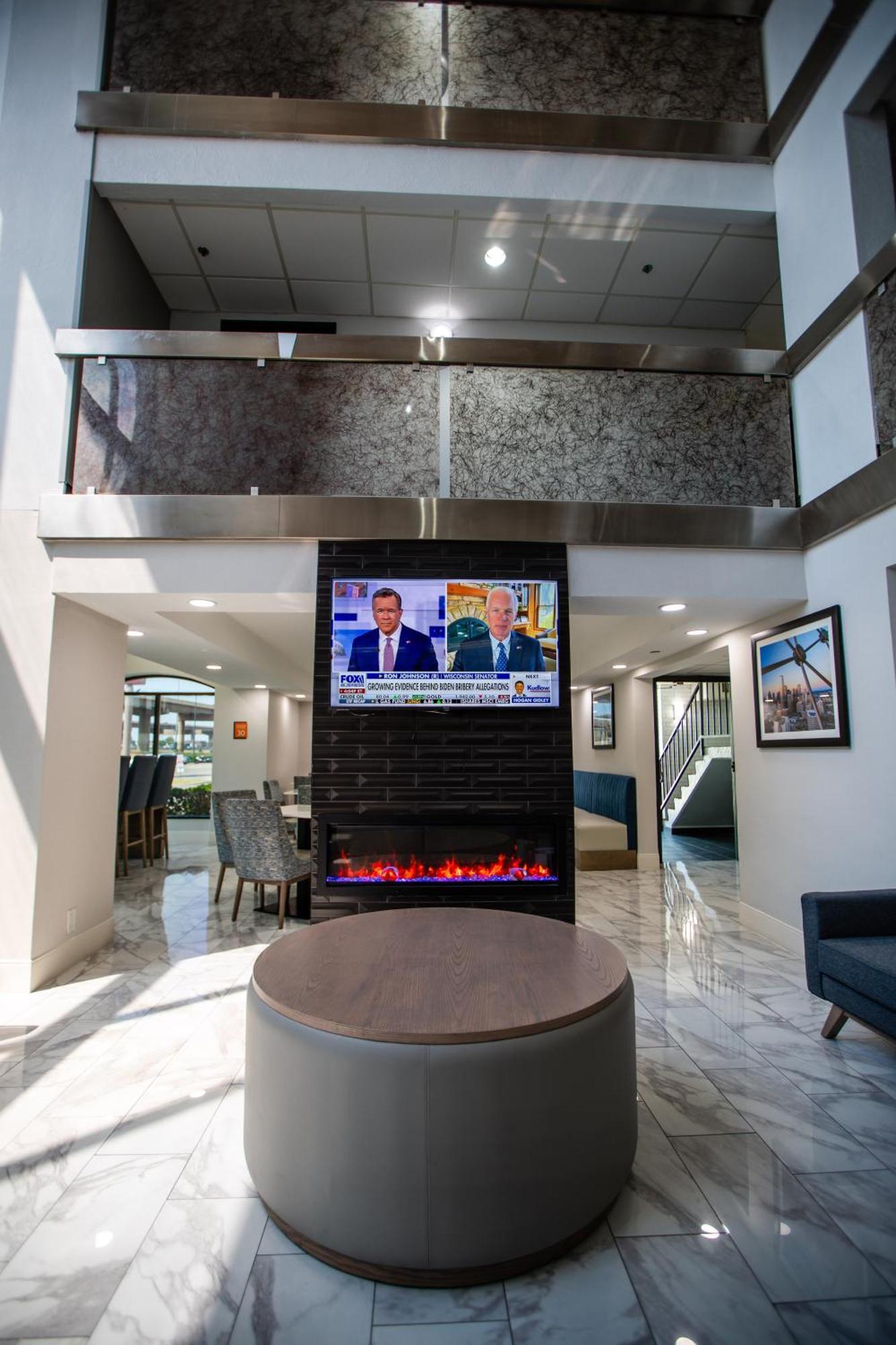 Hotel La Quinta By Wyndham I-35 Walnut Hill Ln