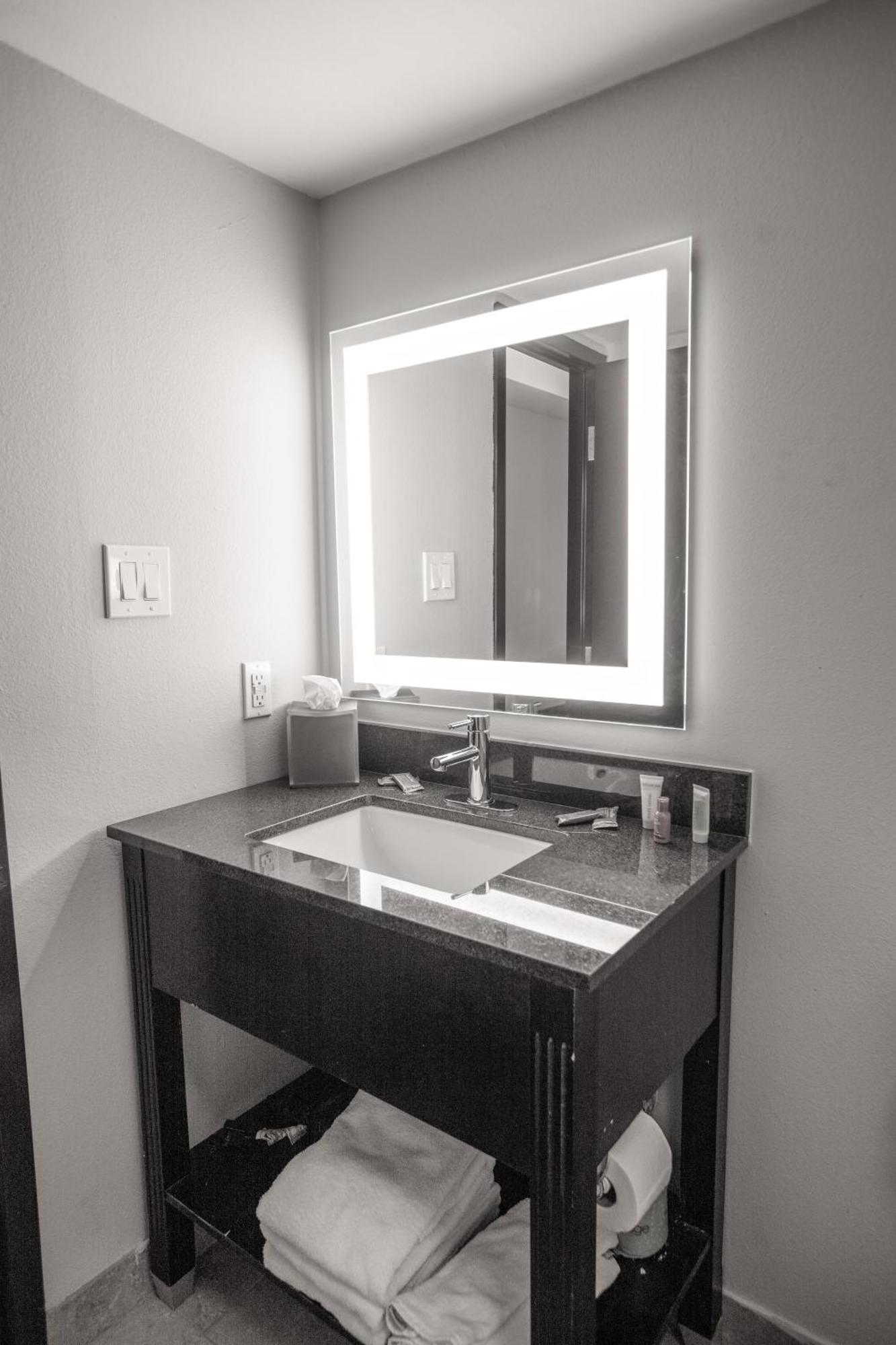 Hotel La Quinta By Wyndham I-35 Walnut Hill Ln 3*