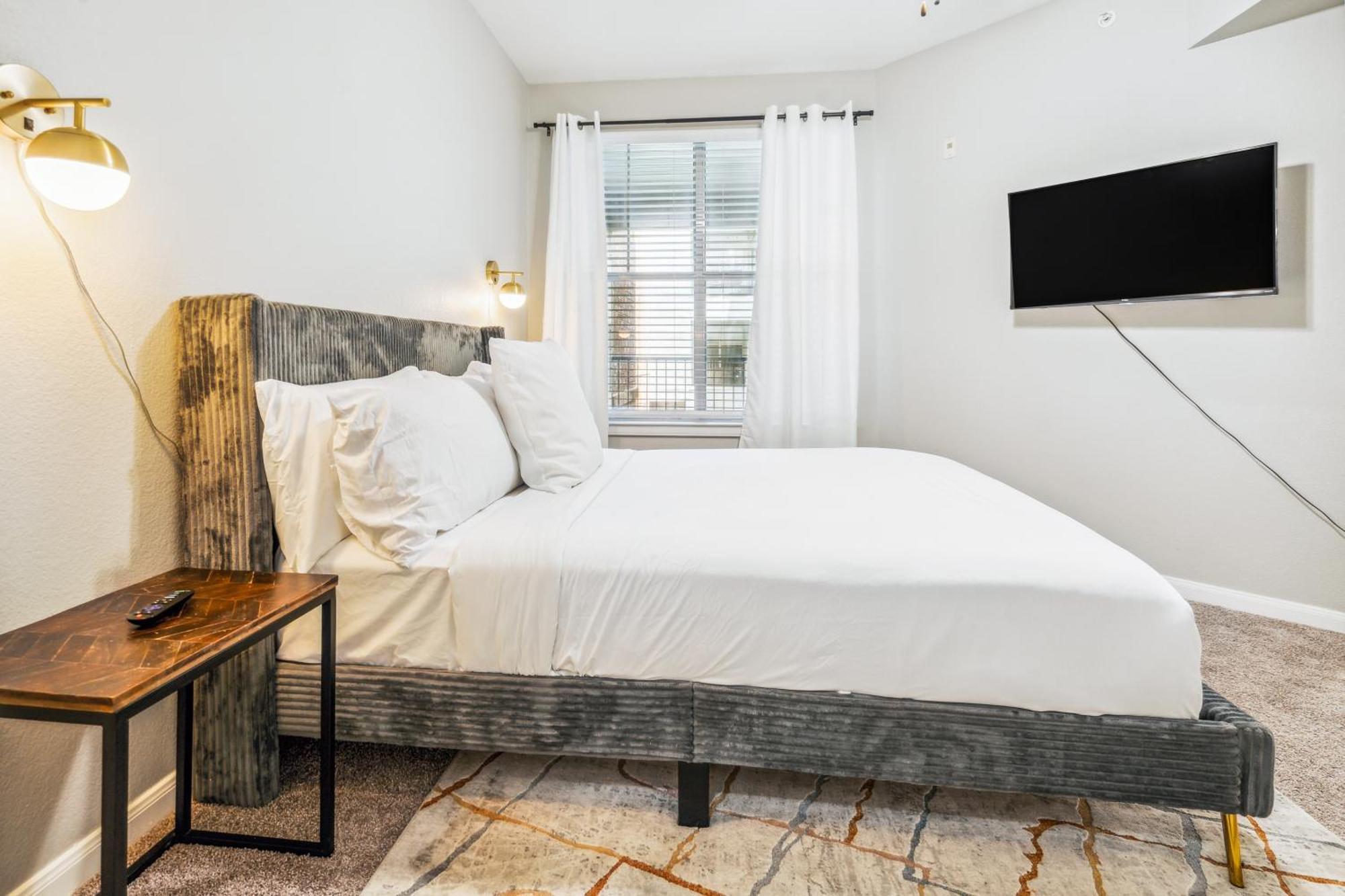 1001 Ross Avenue * Dallas