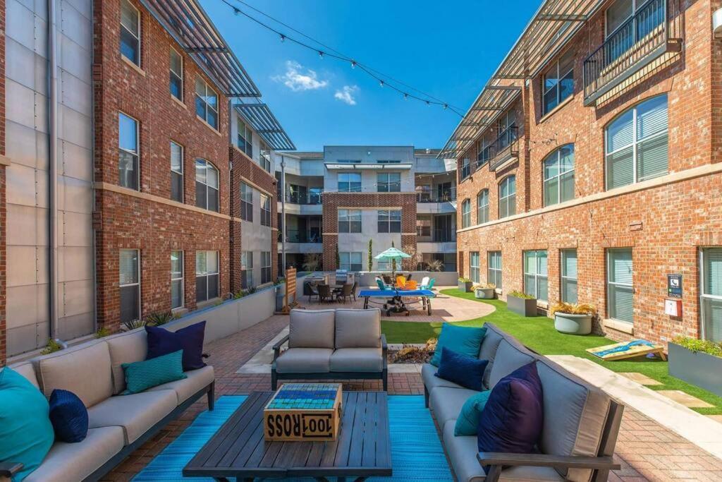 1001 Ross Avenue Apartment