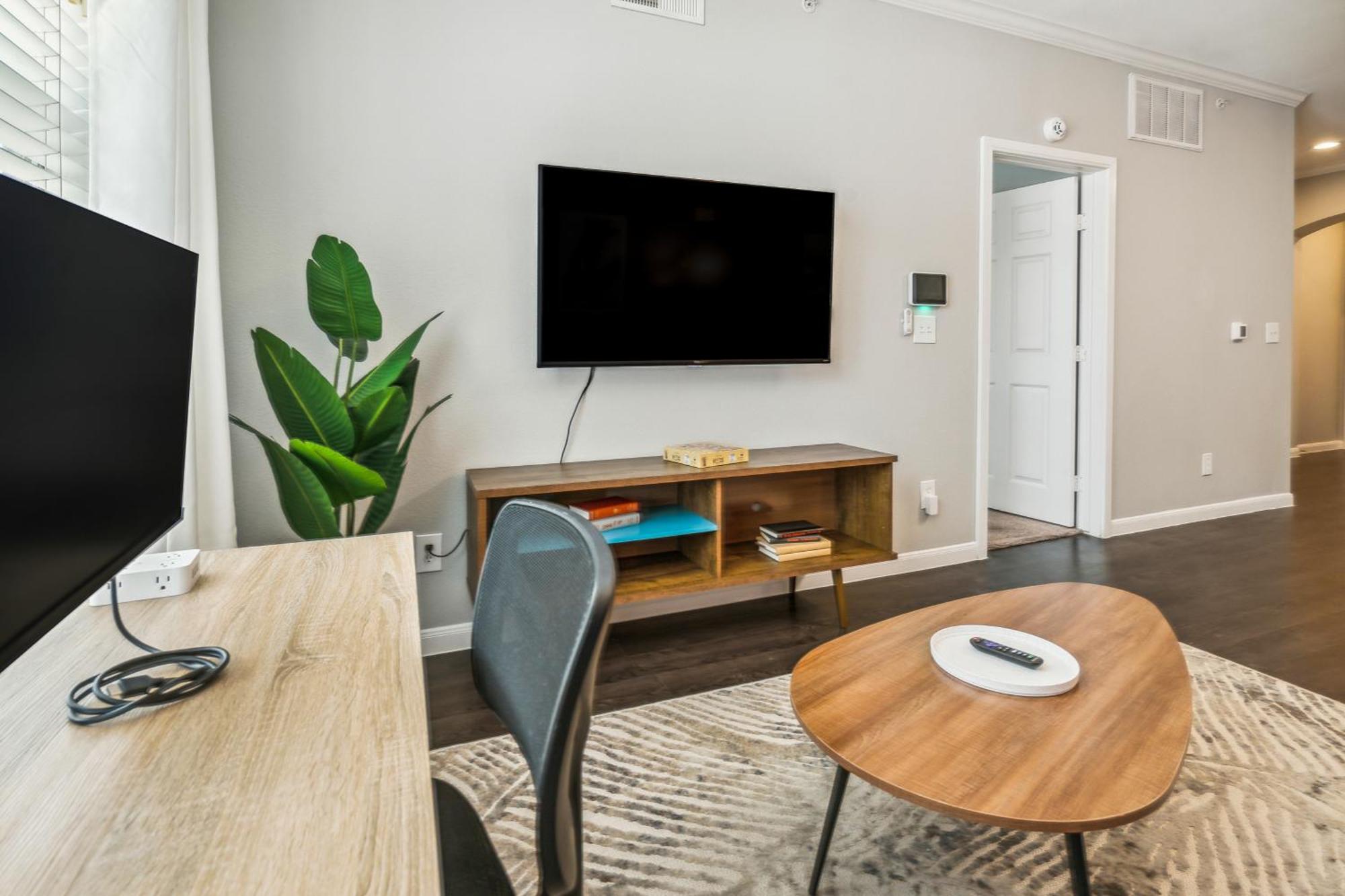 1001 Ross Avenue Apartment *