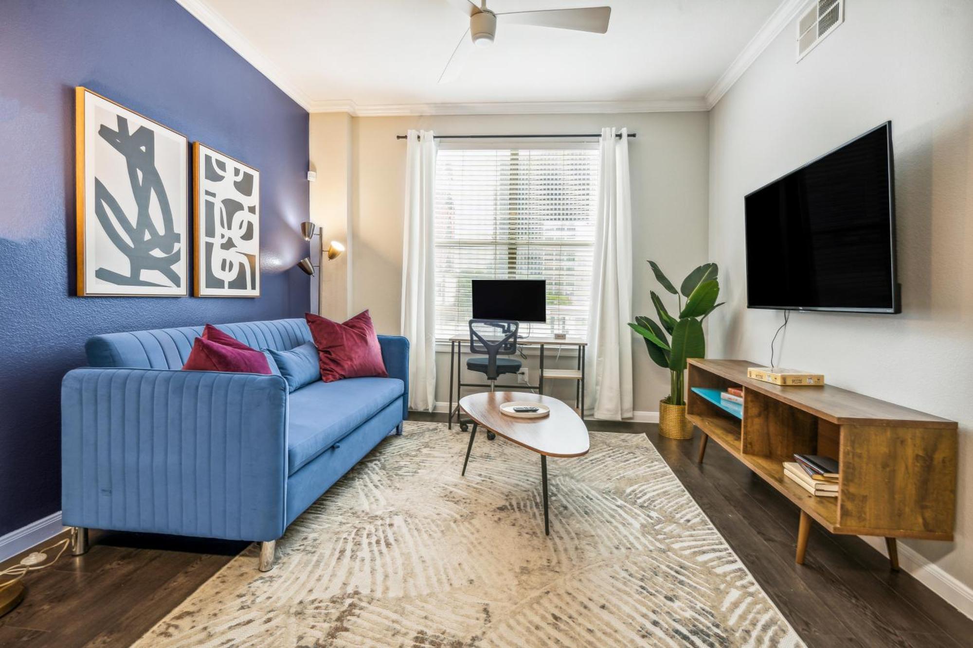 1001 Ross Avenue Apartment *