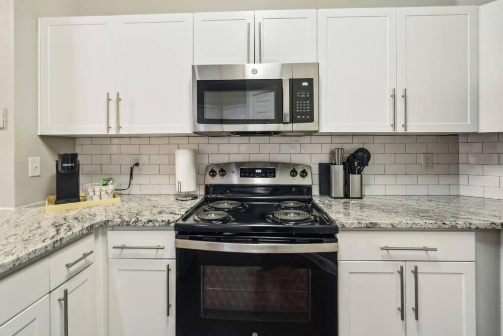 1001 Ross Avenue Apartment *