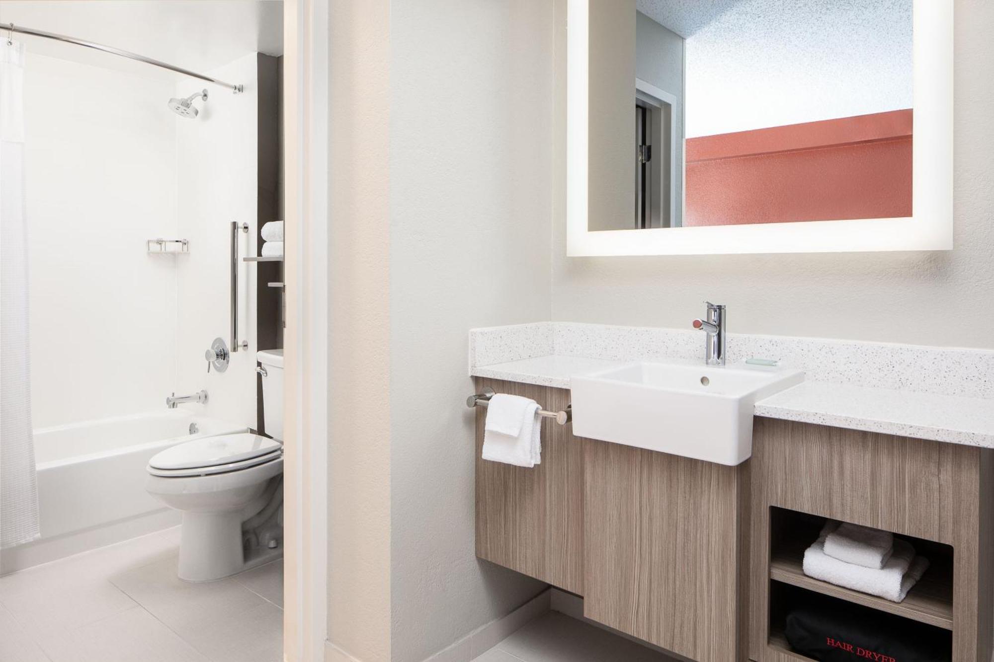 Springhill By Marriott Downtown / West End 3*