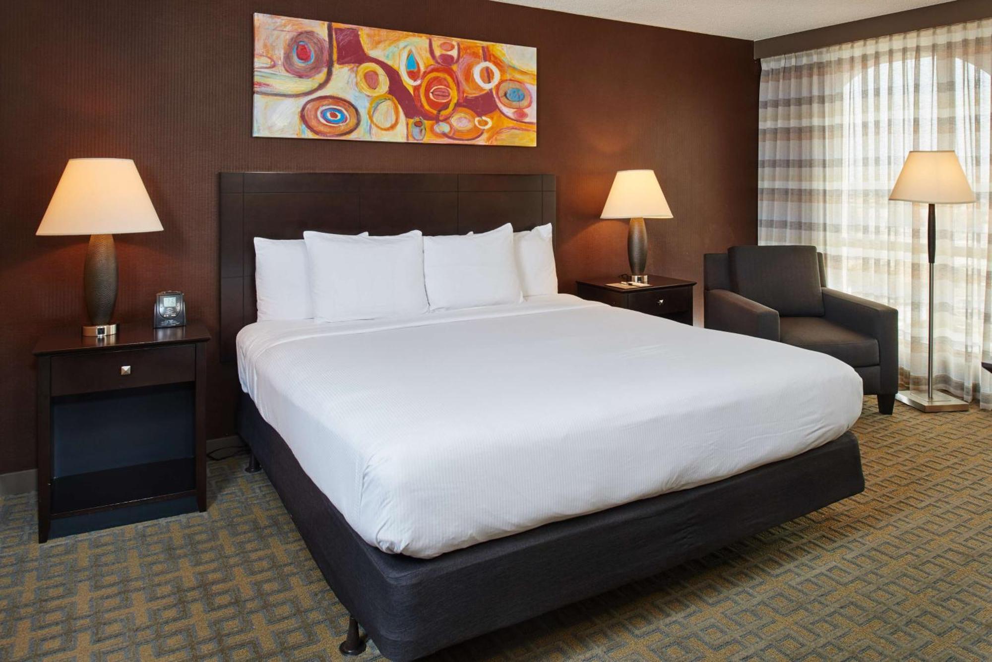 Doubletree By Hilton Market Center Dallas