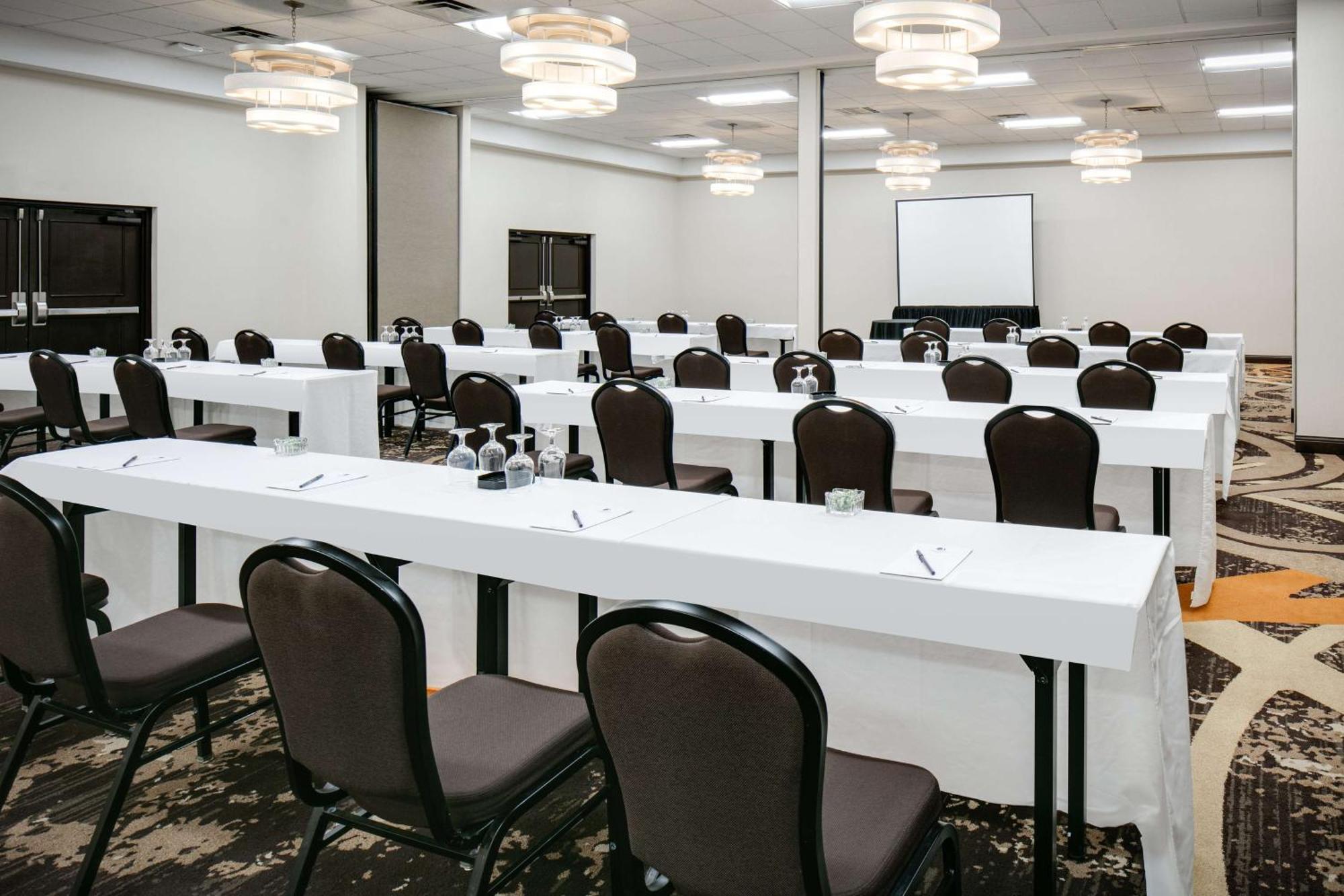 Doubletree By Hilton Market Center 3*