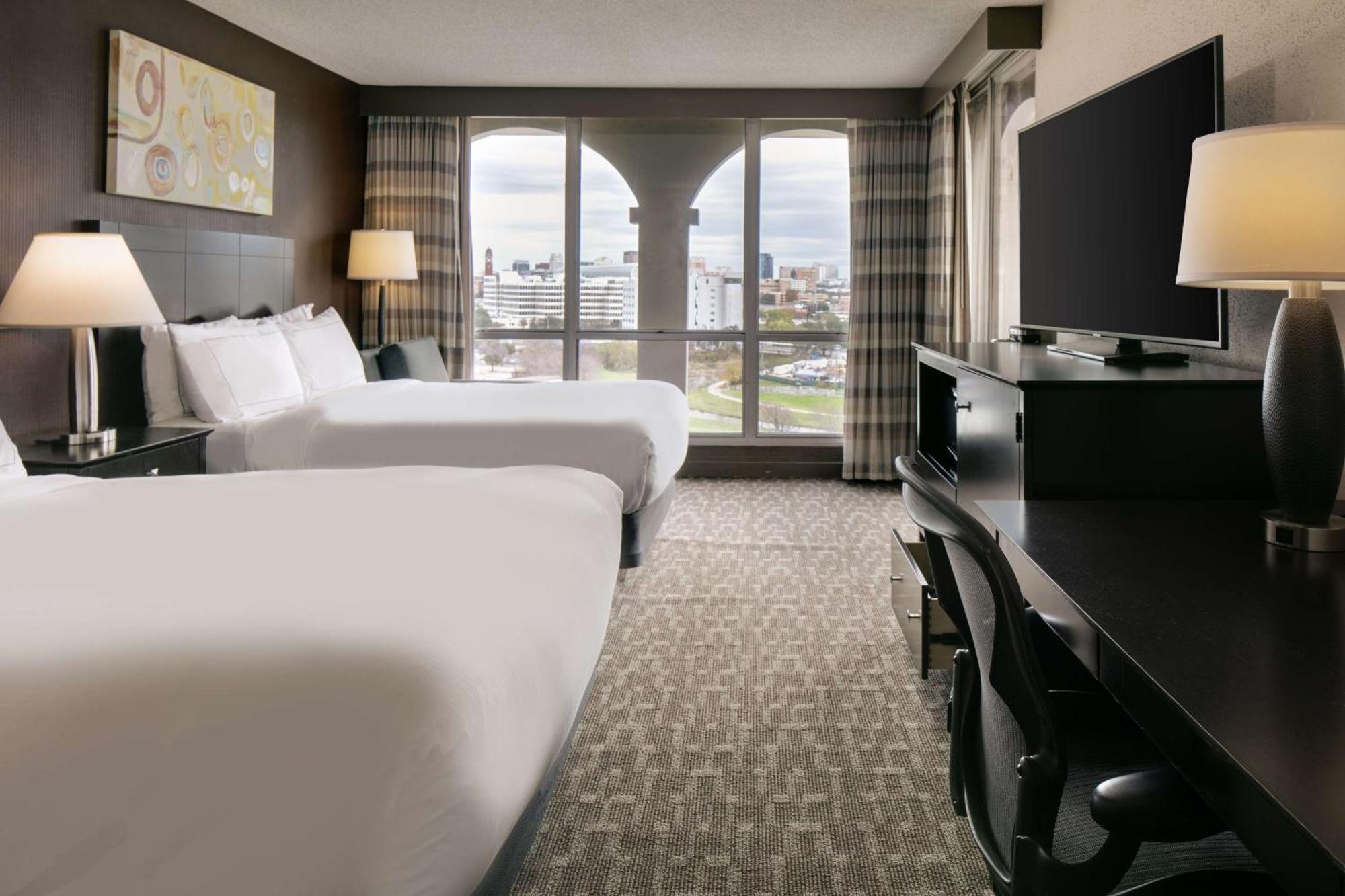 Doubletree By Hilton Market Center Dallas