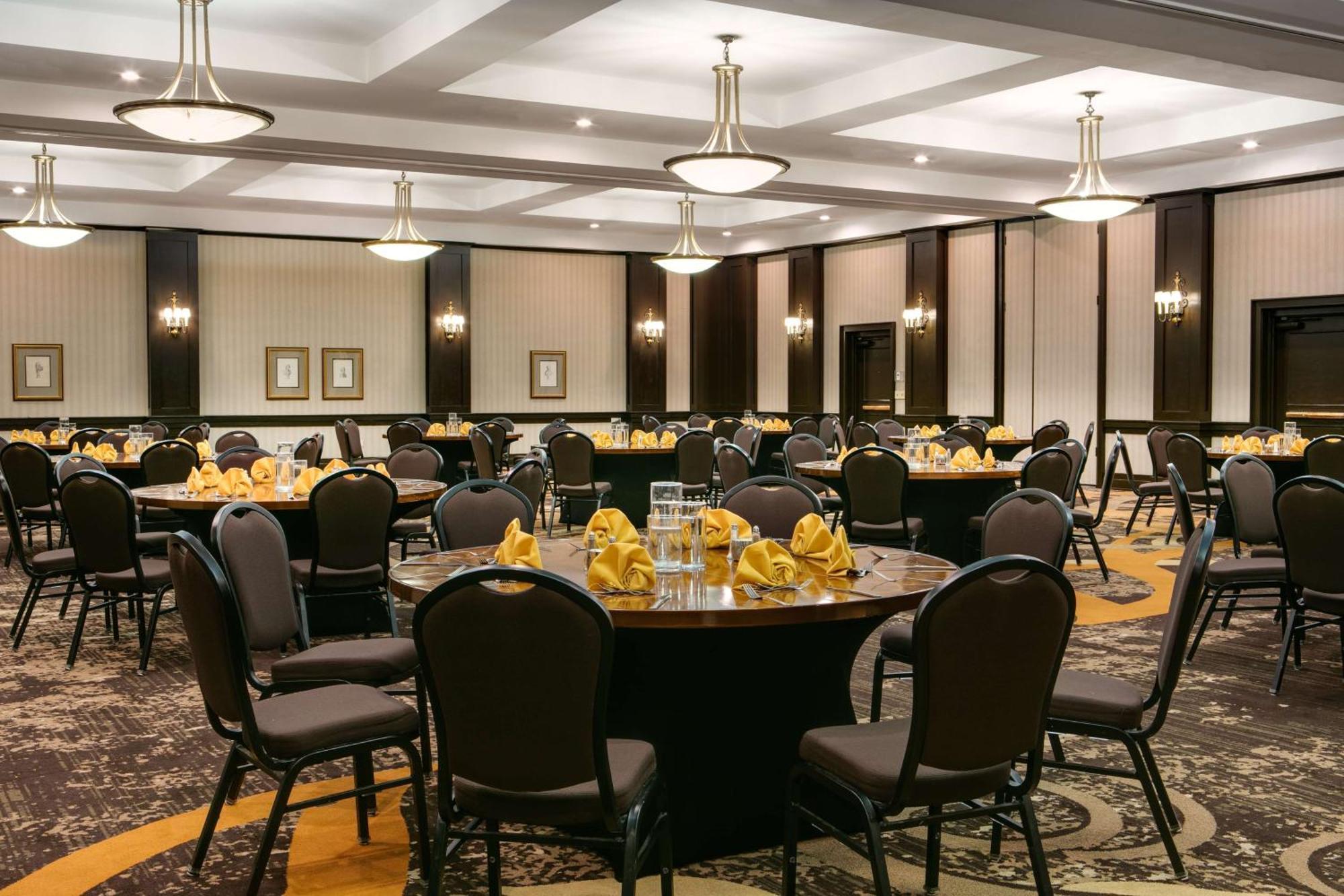 Doubletree By Hilton Market Center Hotel
