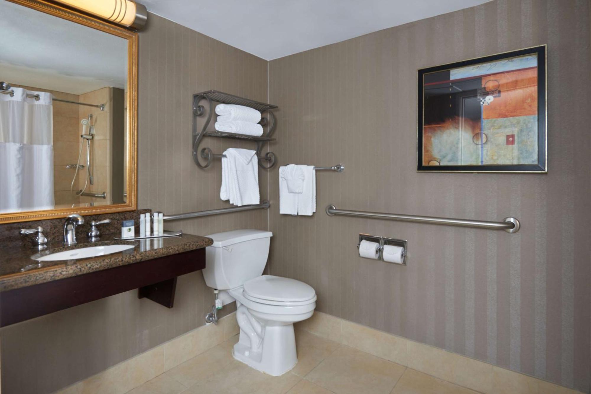 Hotel Doubletree By Hilton Market Center 3*