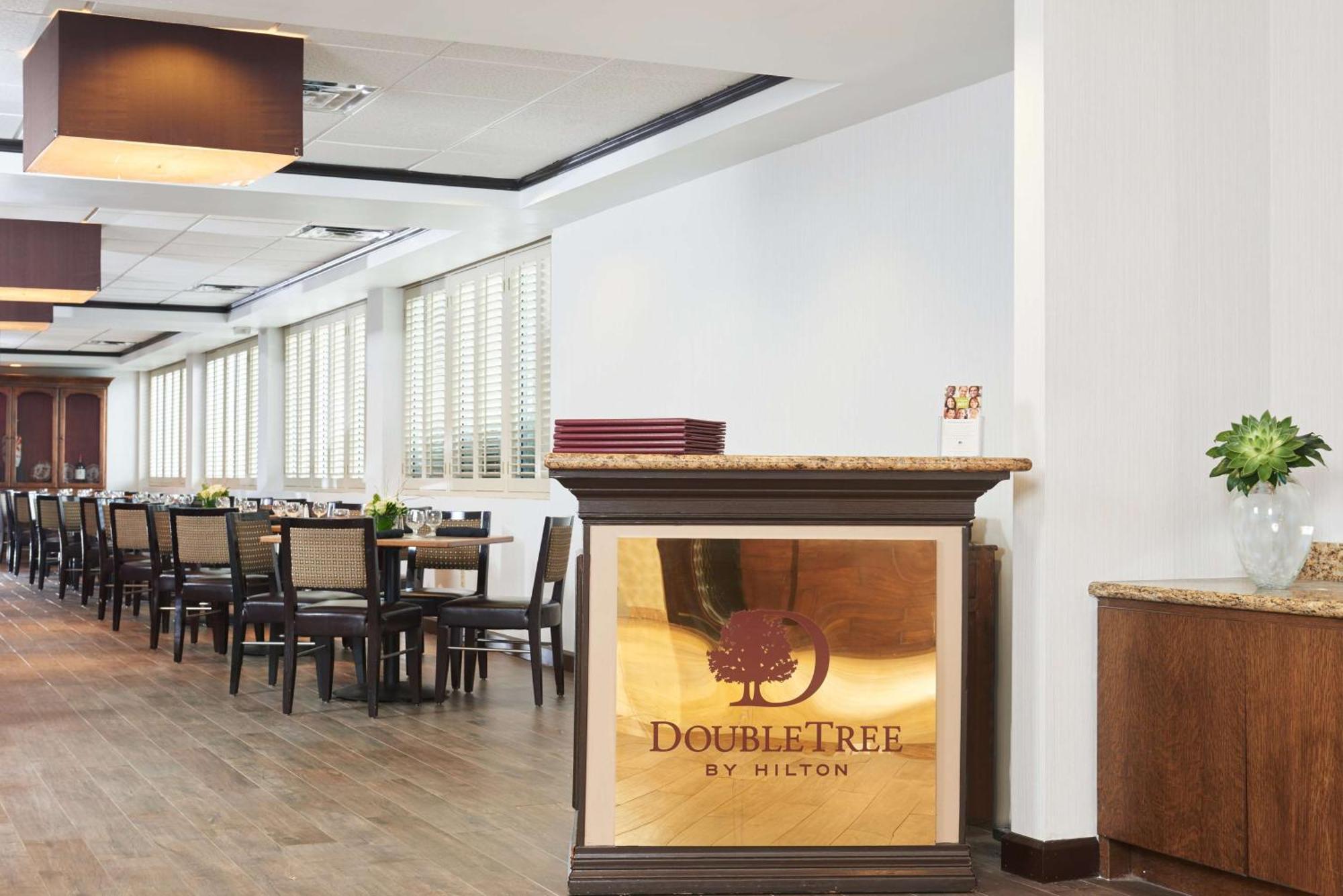 Doubletree By Hilton Market Center Hotel Dallas