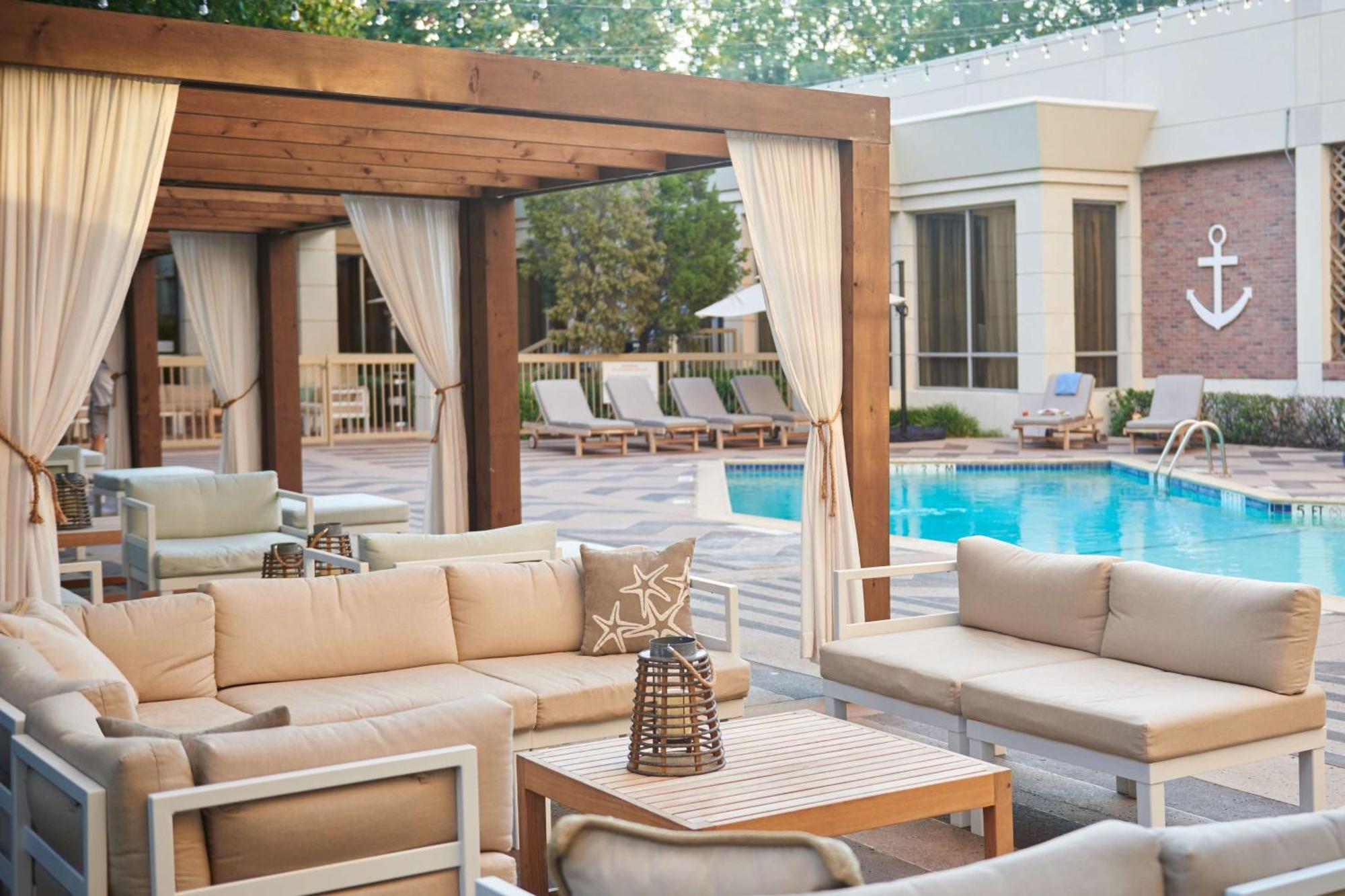Doubletree By Hilton Market Center Hotel Dallas
