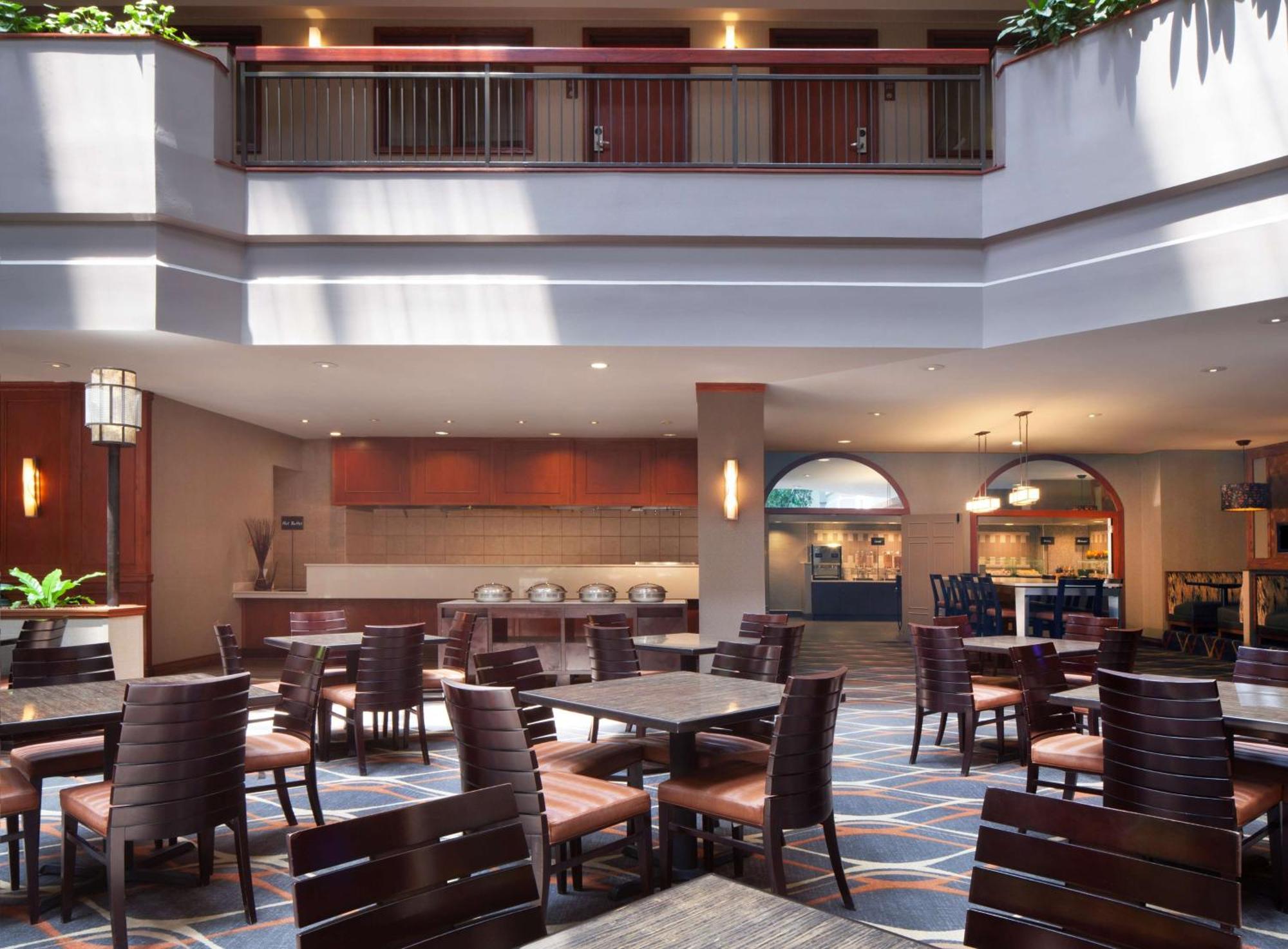 Hotel Embassy By Hilton Near The Galleria Dallas