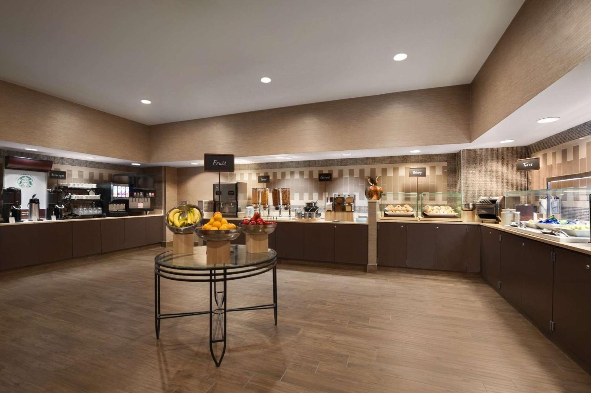 Hotel Embassy By Hilton Near The Galleria 4*