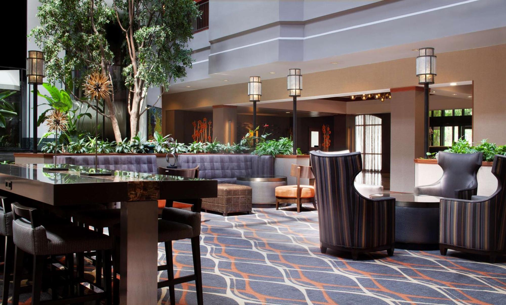 Hotel Embassy By Hilton Near The Galleria