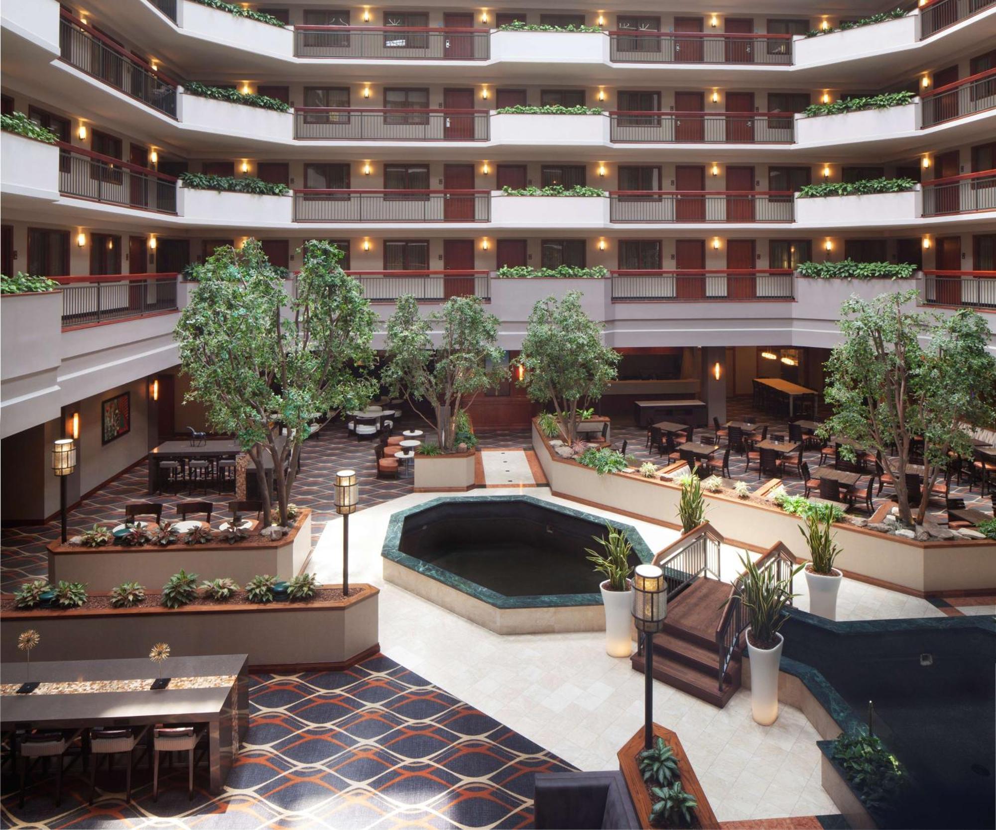 Embassy By Hilton Near The Galleria 4*