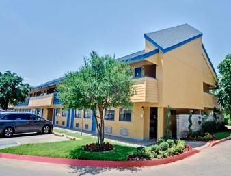 Field Hotel