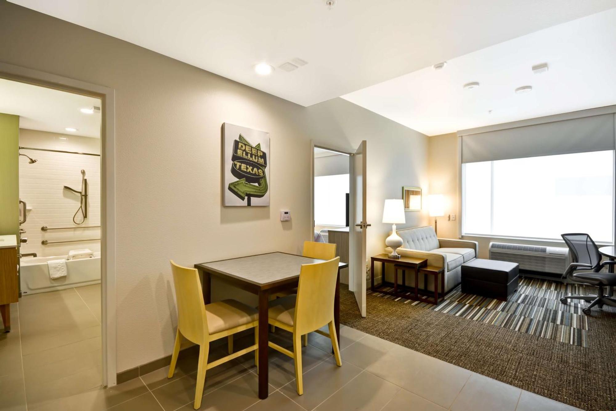 Home2 By Hilton Downtown At Baylor Scott & White Hotel 3*