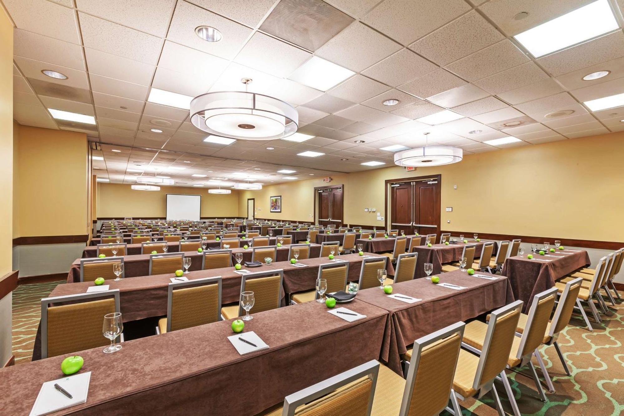 Embassy By Hilton Market Center 3*