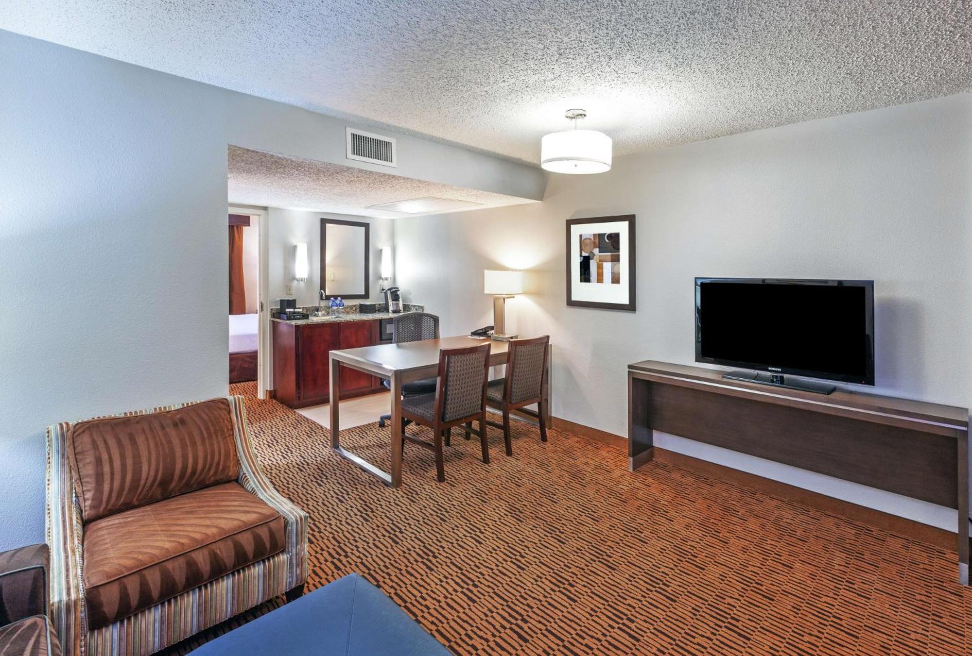 Embassy By Hilton Market Center Hotel