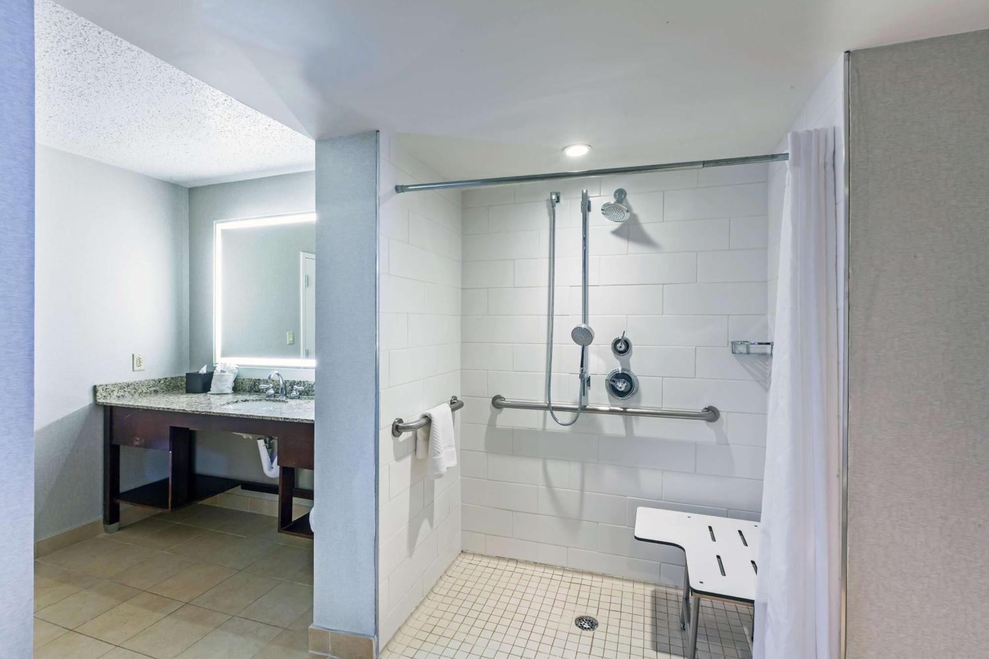 Embassy By Hilton Market Center 3*