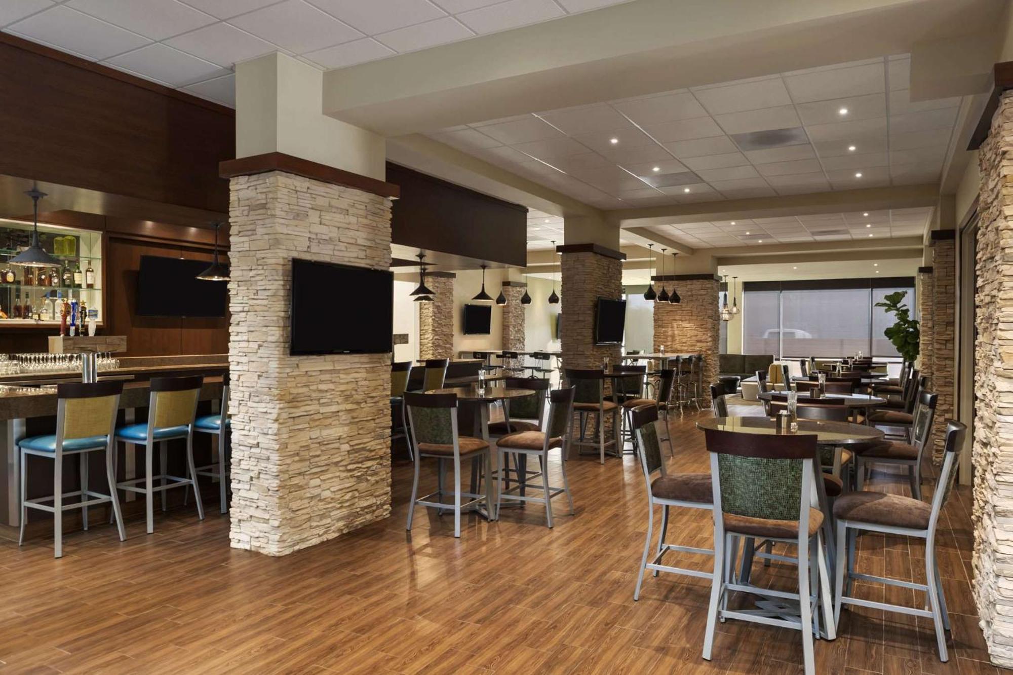Hotel Embassy By Hilton Market Center