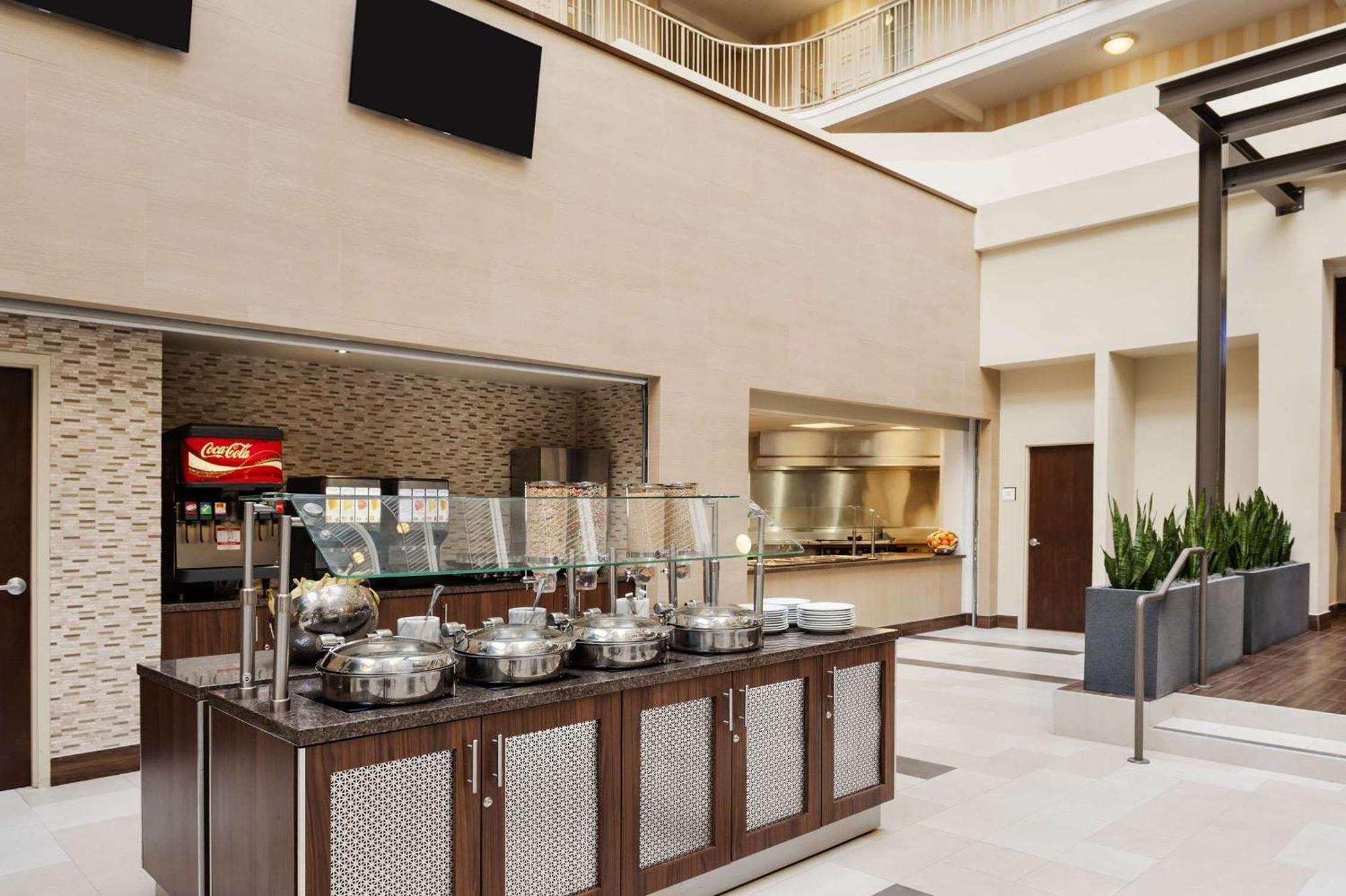 Embassy By Hilton Market Center 3*