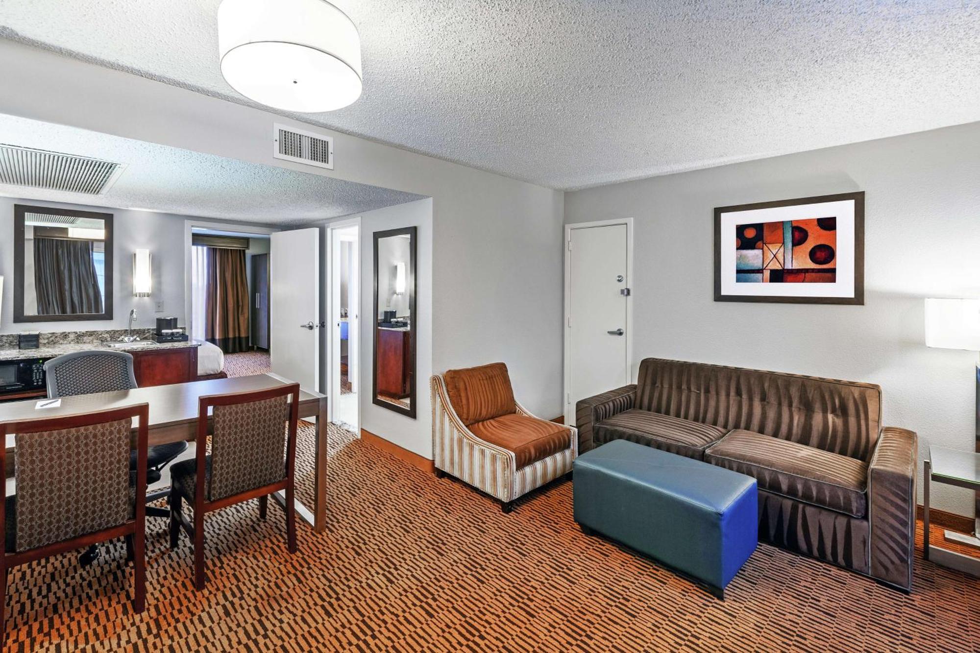 Embassy By Hilton Market Center 3*
