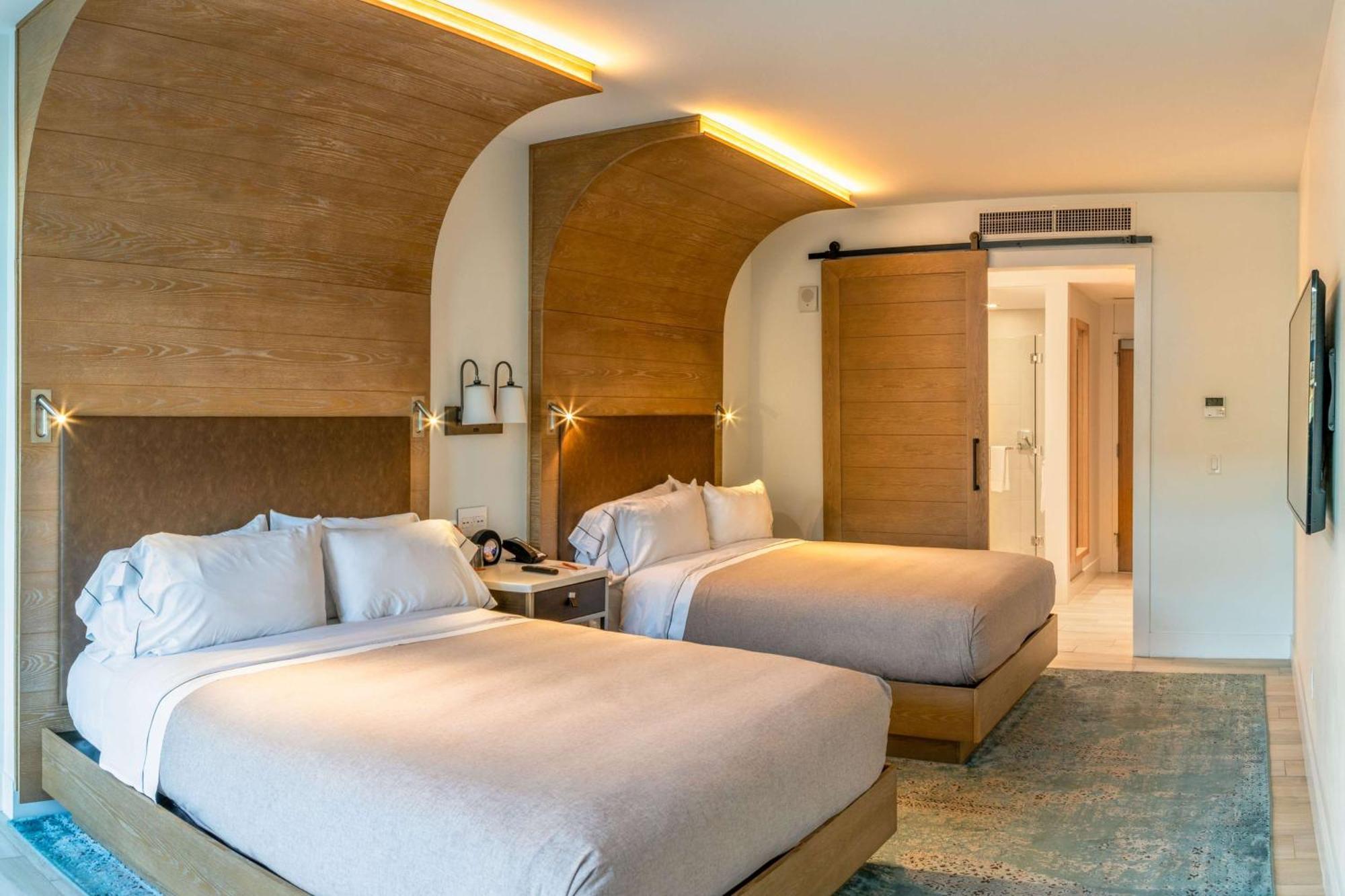 Canopy By Hilton Uptown 4*