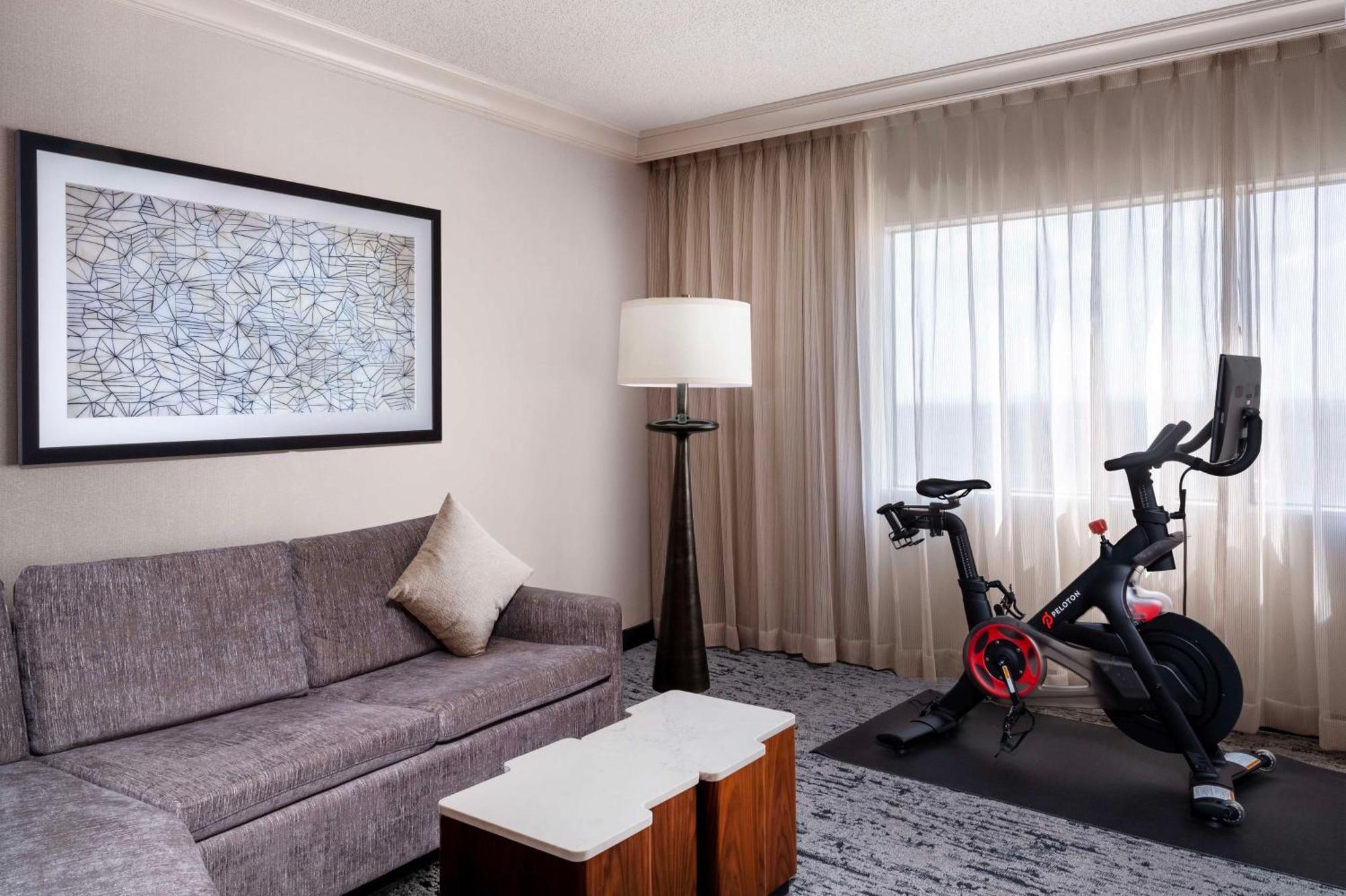 Hilton Lincoln Centre 4*