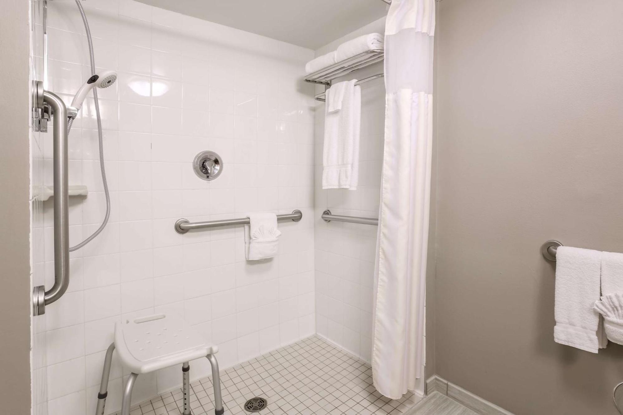 Hilton Garden Dallas/market Center 3*