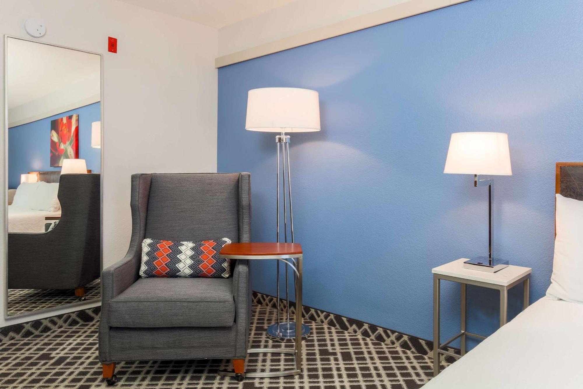 Hilton Garden Dallas/market Center Hotel 3*
