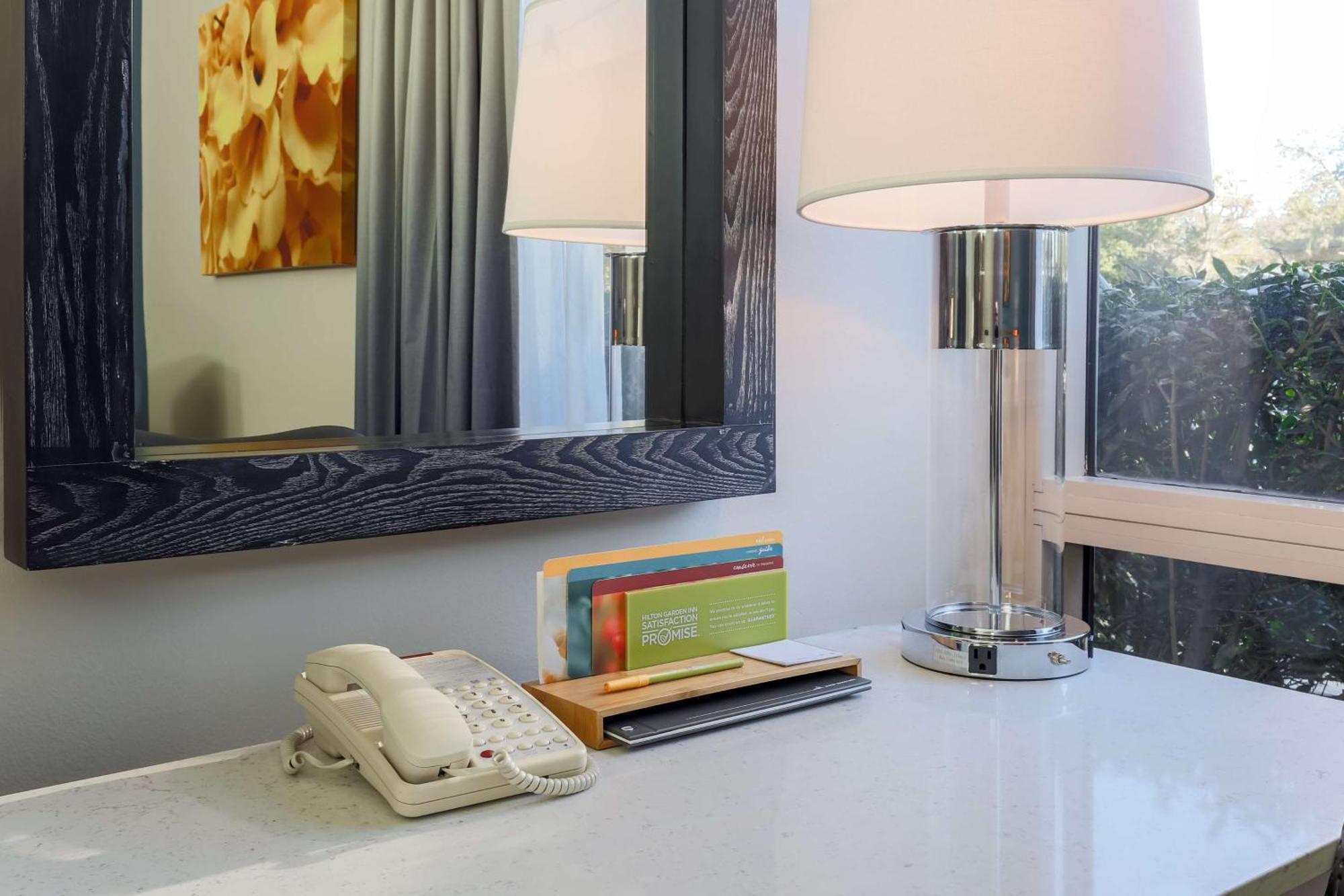 Hilton Garden Dallas/market Center 3*