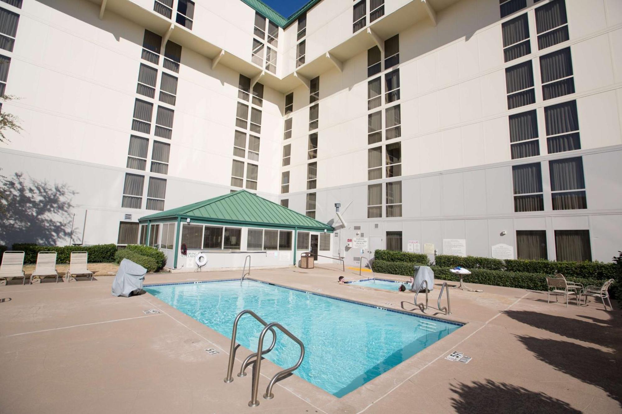 Hilton Garden Dallas/market Center 3*