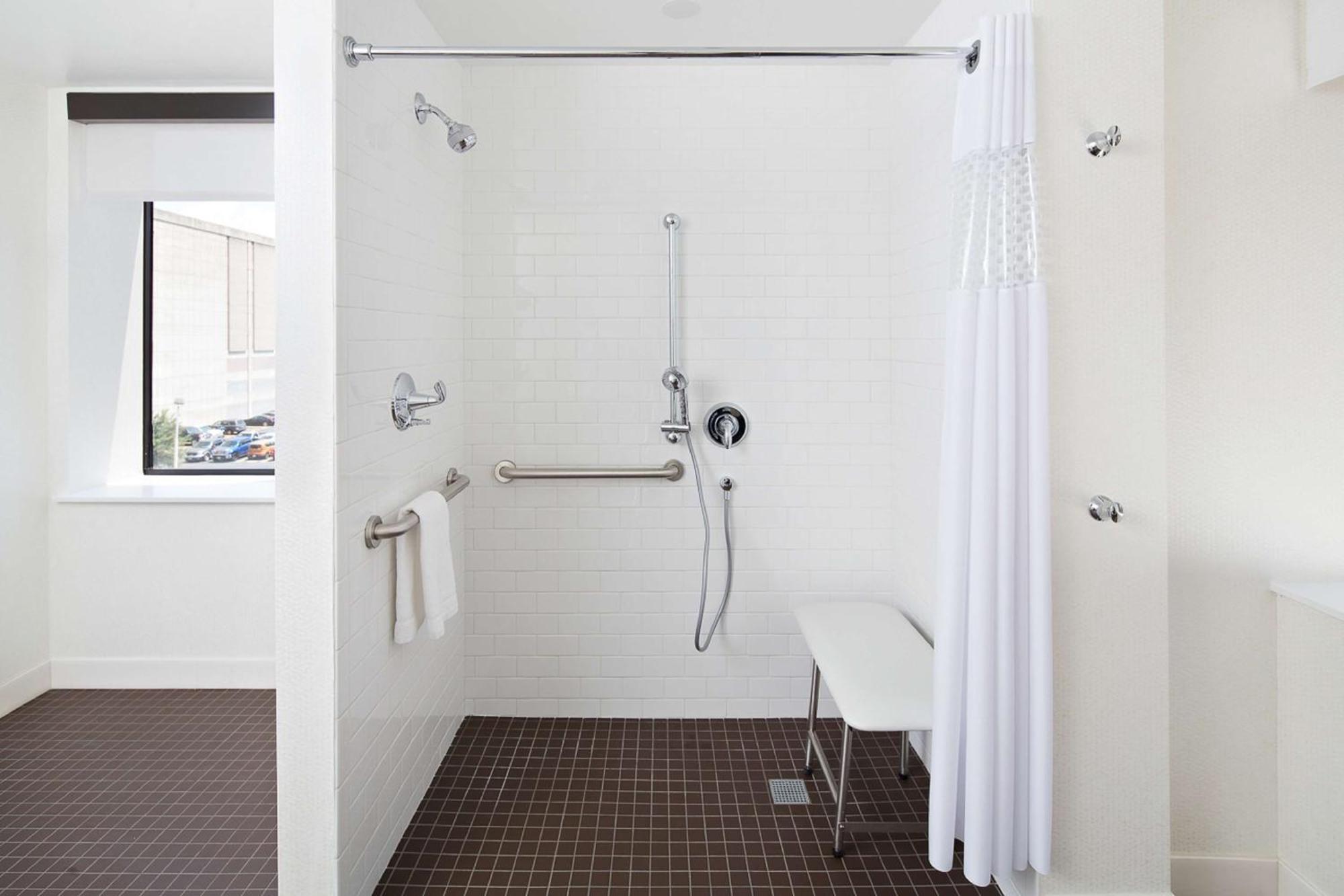 Hampton & Downtown Hotel 3*