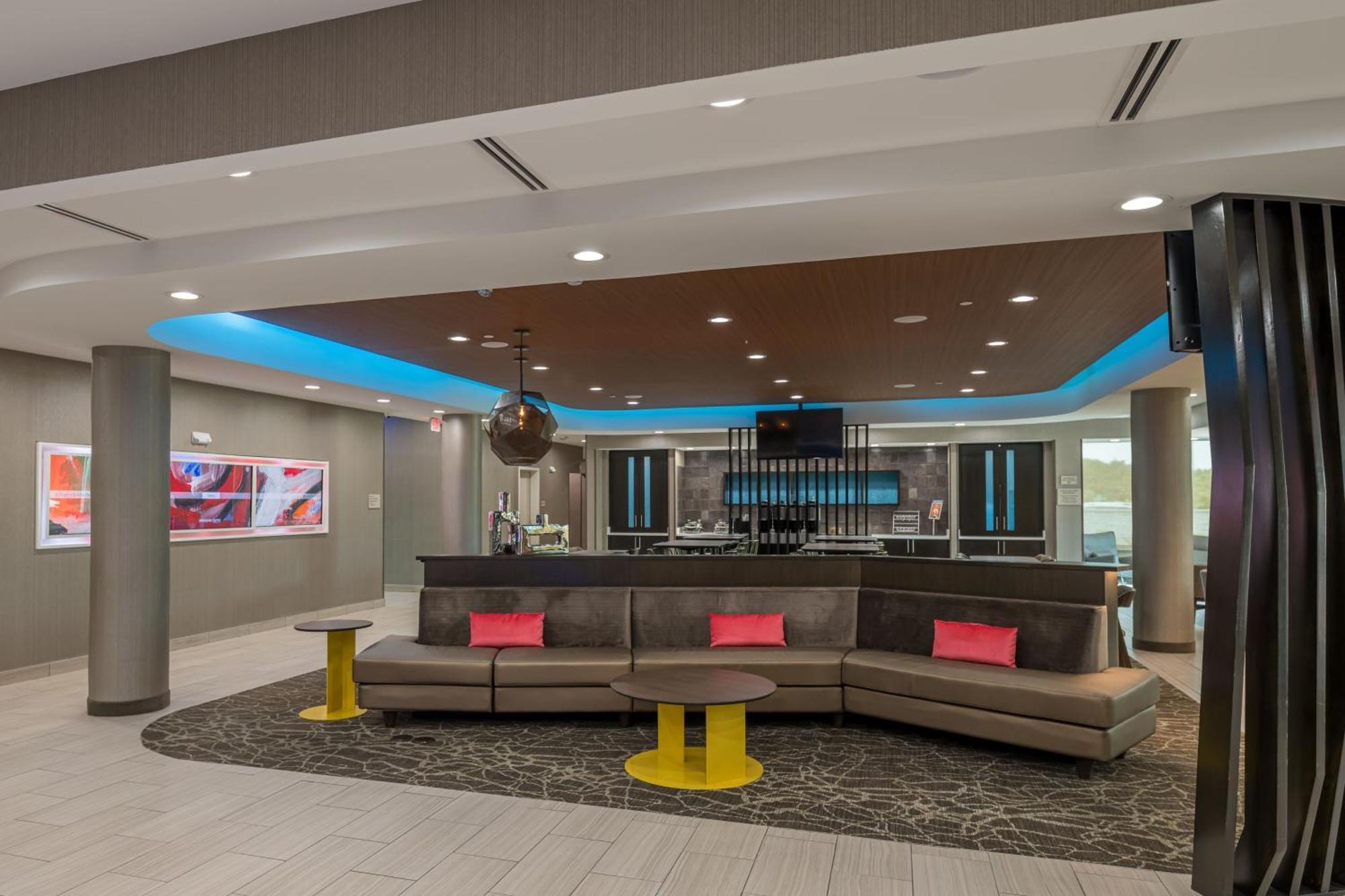 Springhill Expressway Hotel 3*