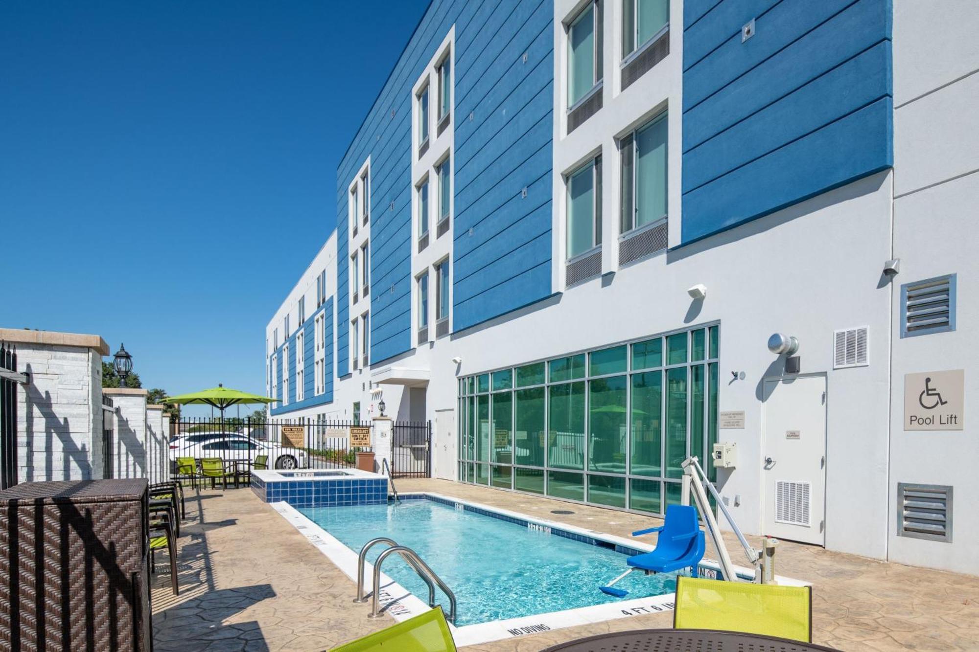 Springhill Expressway Hotel