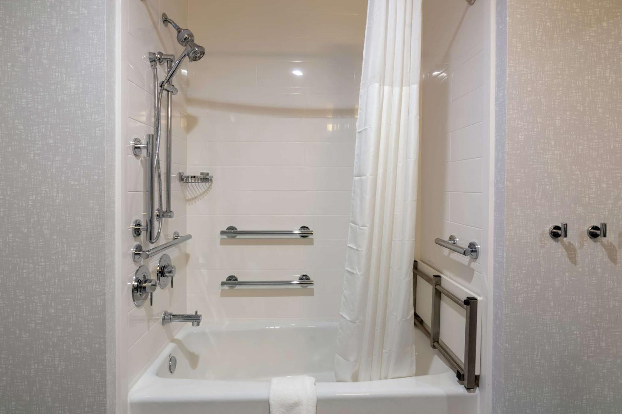 Hampton & East Hotel Dallas
