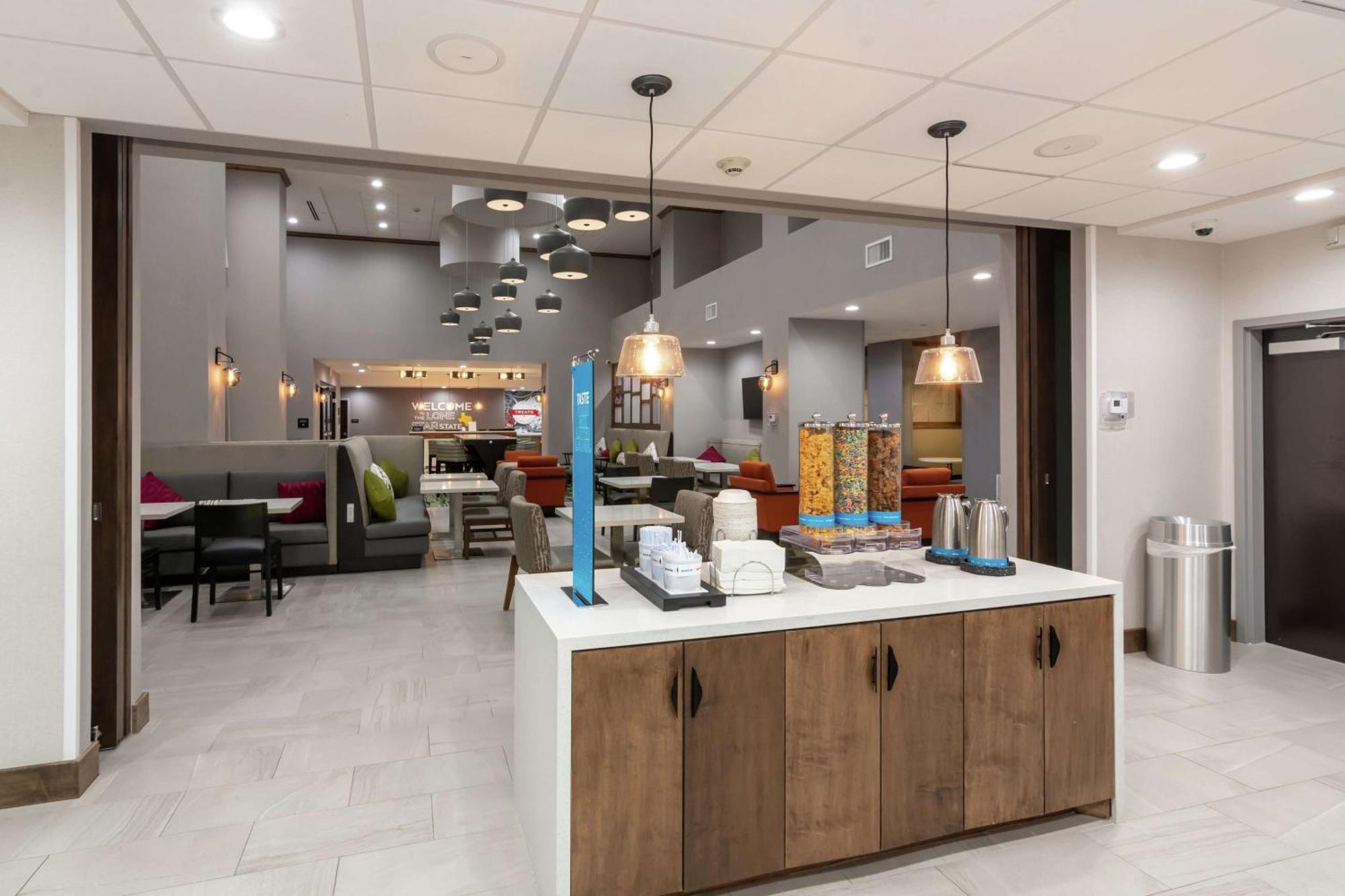 Hotel Hampton & East 3*