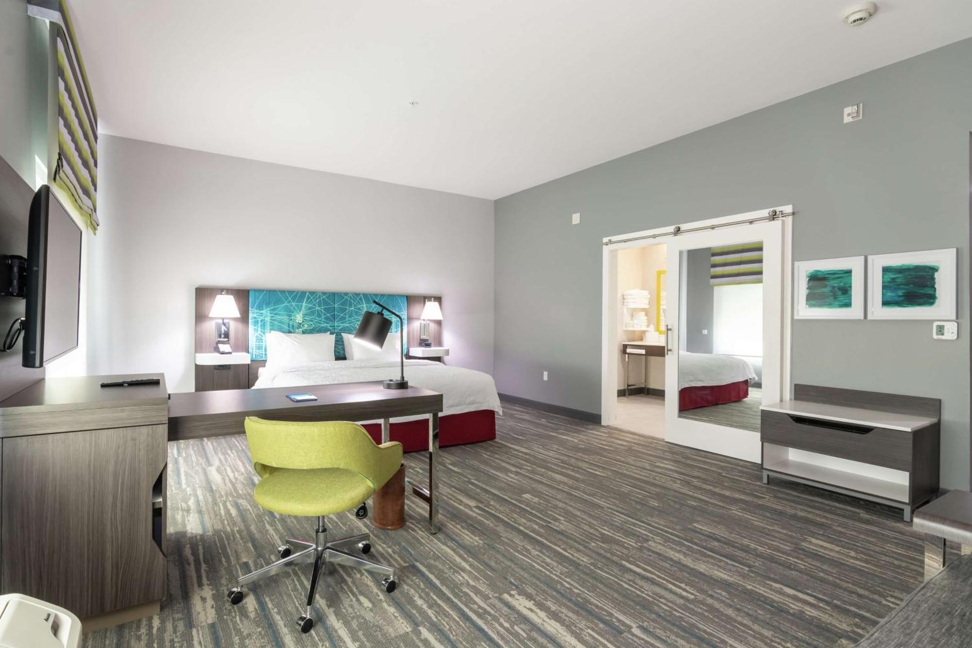 Hotel Hampton & East 3*