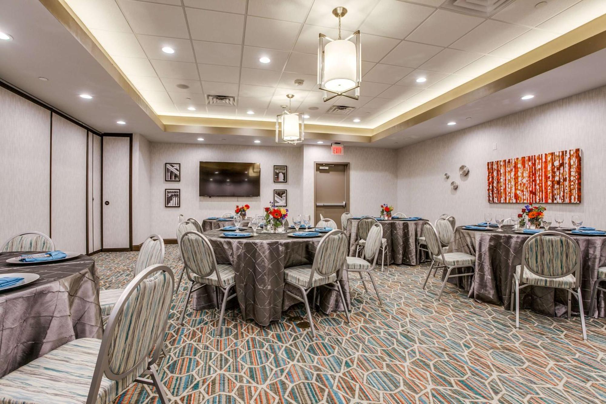 Hampton Inn & Suites Dallas-Central Expy/North Park Area