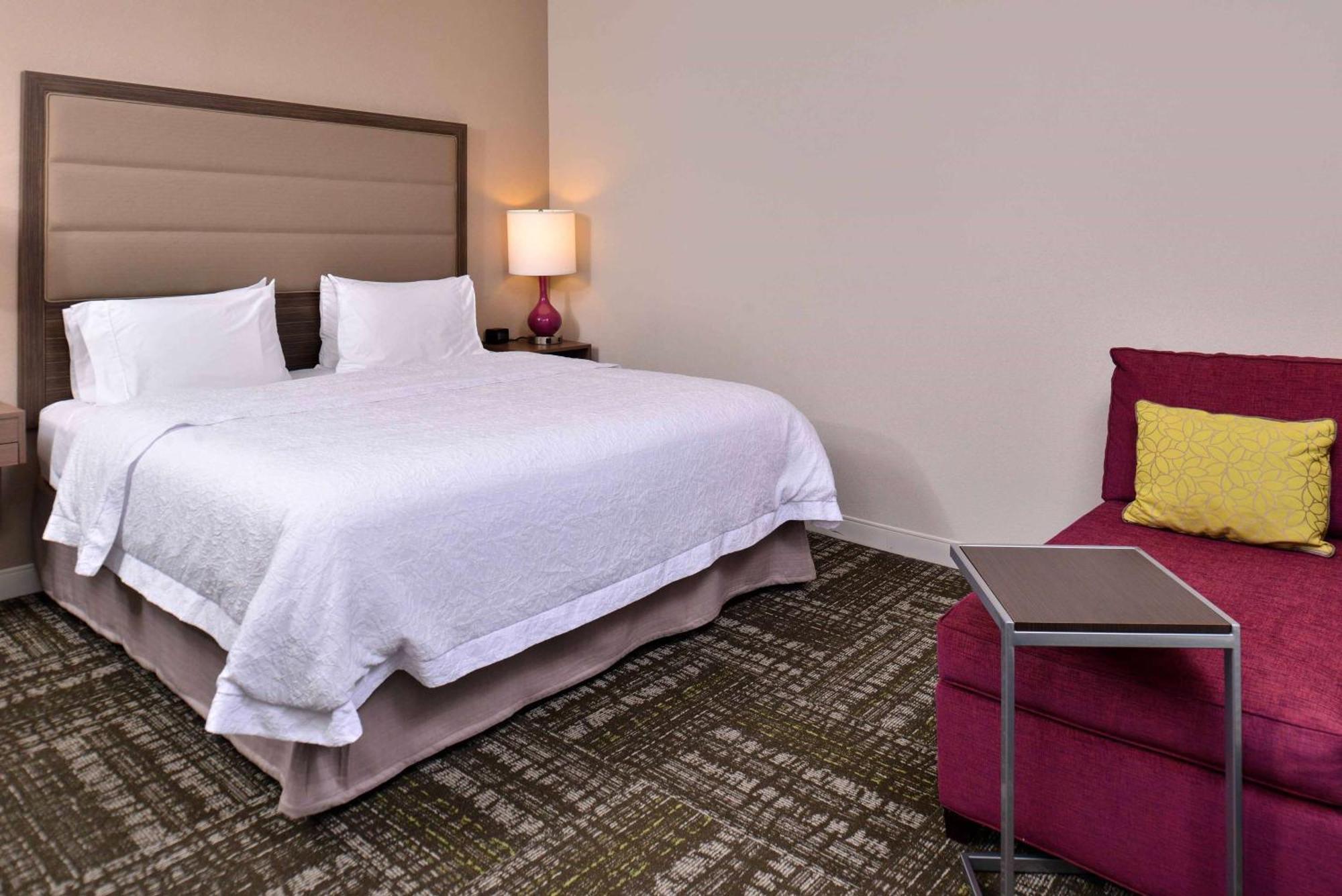 Hampton & Market Center 3* Dallas