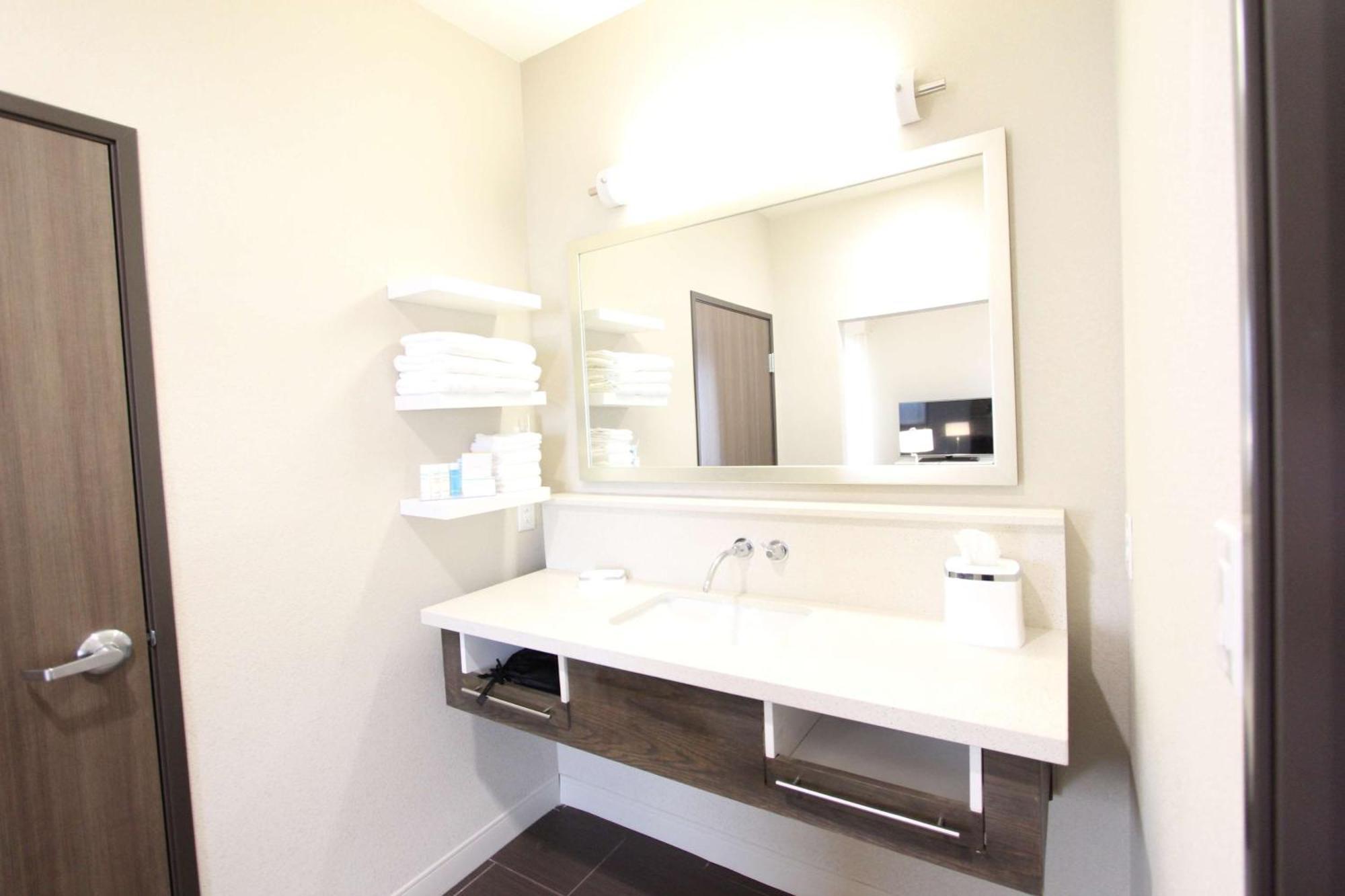 Hampton & Market Center Hotel Dallas
