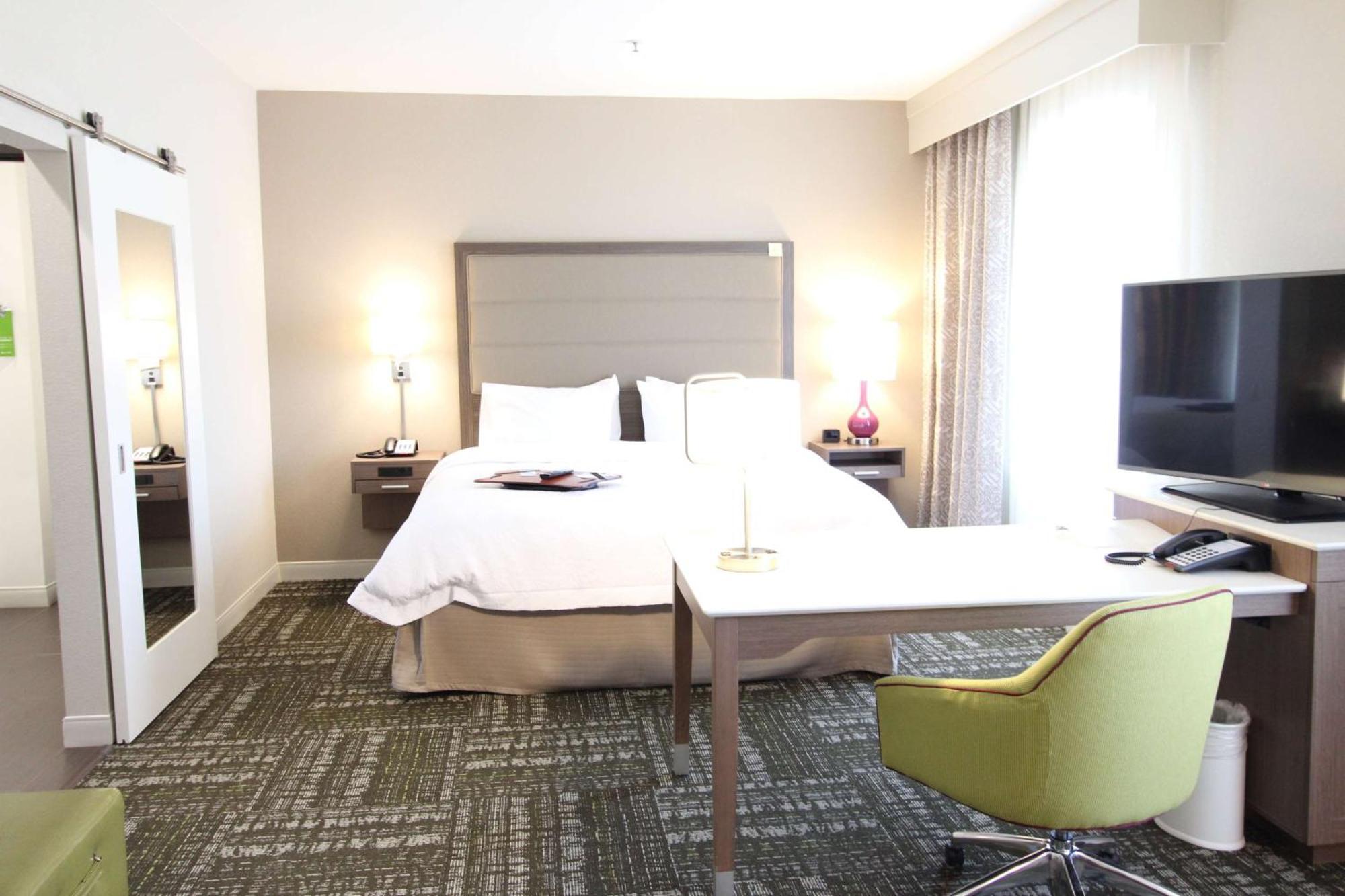 Hampton & Market Center Hotel